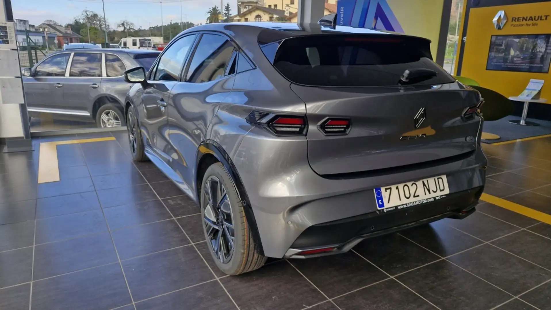 Renault Clio Full Hybrid E-TECH Esprit Alpine117kW Gris - 2
