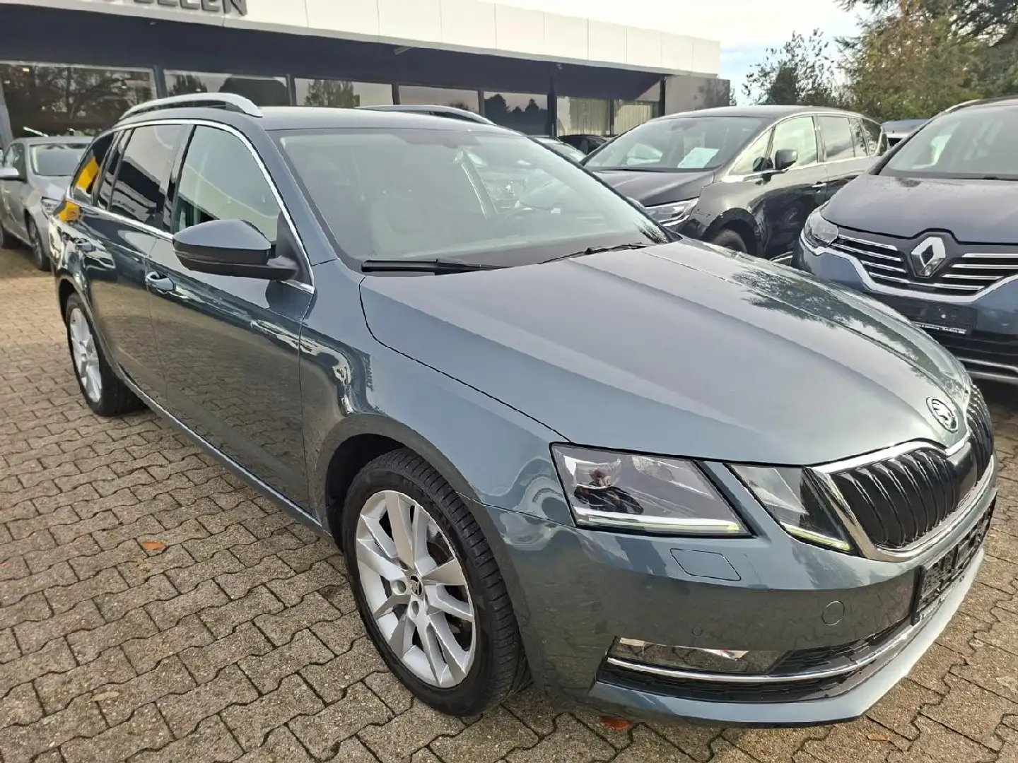 Skoda Octavia Style*AppleCar*LED*DAB*Navi*SHZ Grau - 2