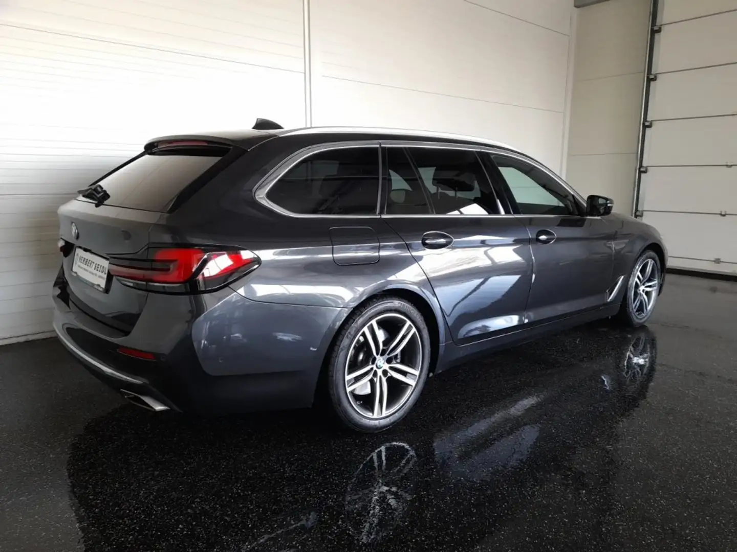 BMW 530 d Touring LUXURY LINE Aut *SKY / LASER LED / NAVI / VOLL LEDER / E-MEMORYSITZE / KAMERA / 4-ZONEN KLIMA* Grau - 2