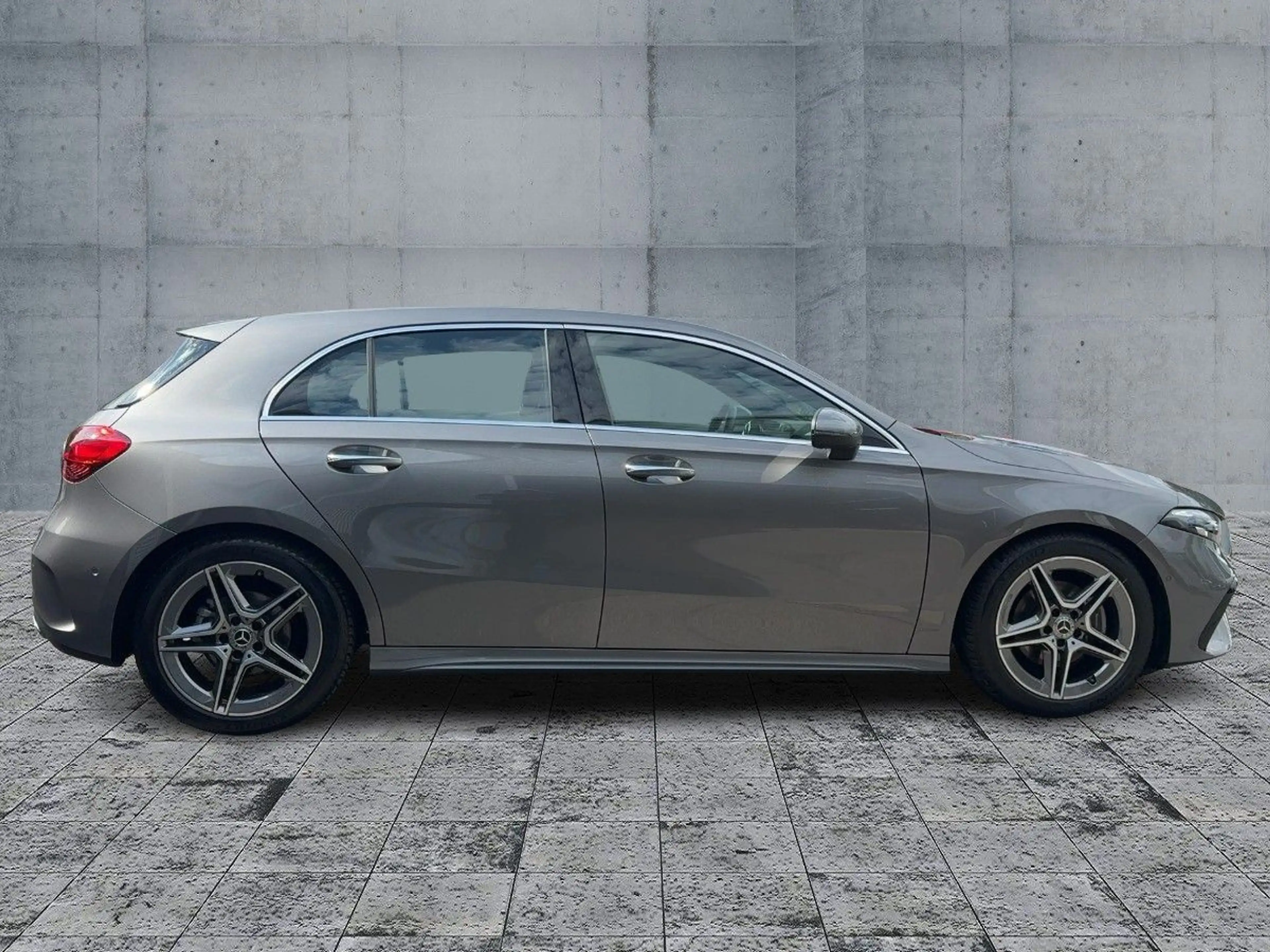 Mercedes-Benz A 200 AMG-LINE MULTIBEAM+NAV+SHZ+RFK+AHK+LM 18" — photo 7