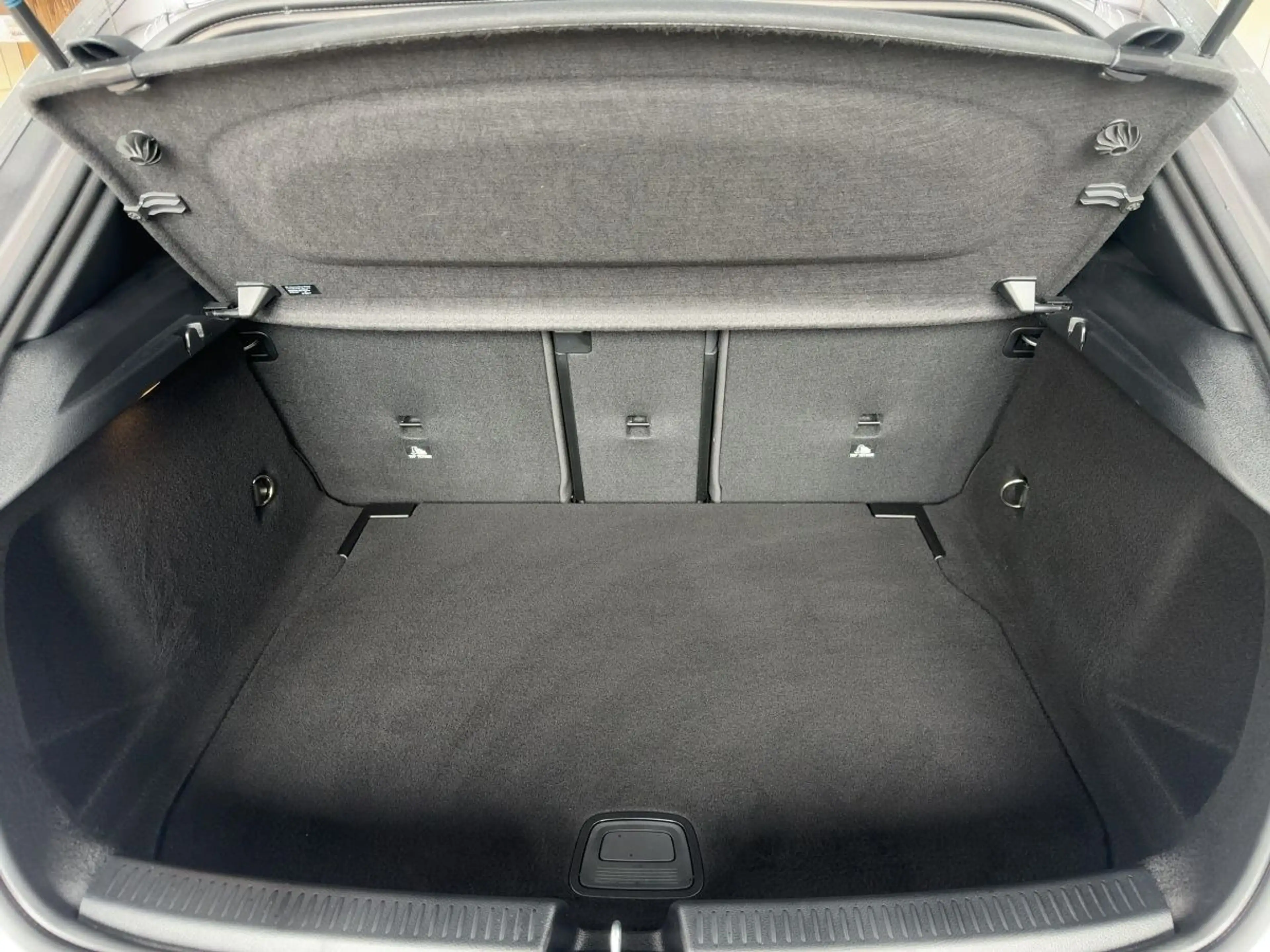 Mercedes-Benz A 200 AMG-LINE MULTIBEAM+NAV+SHZ+RFK+AHK+LM 18" — photo 14