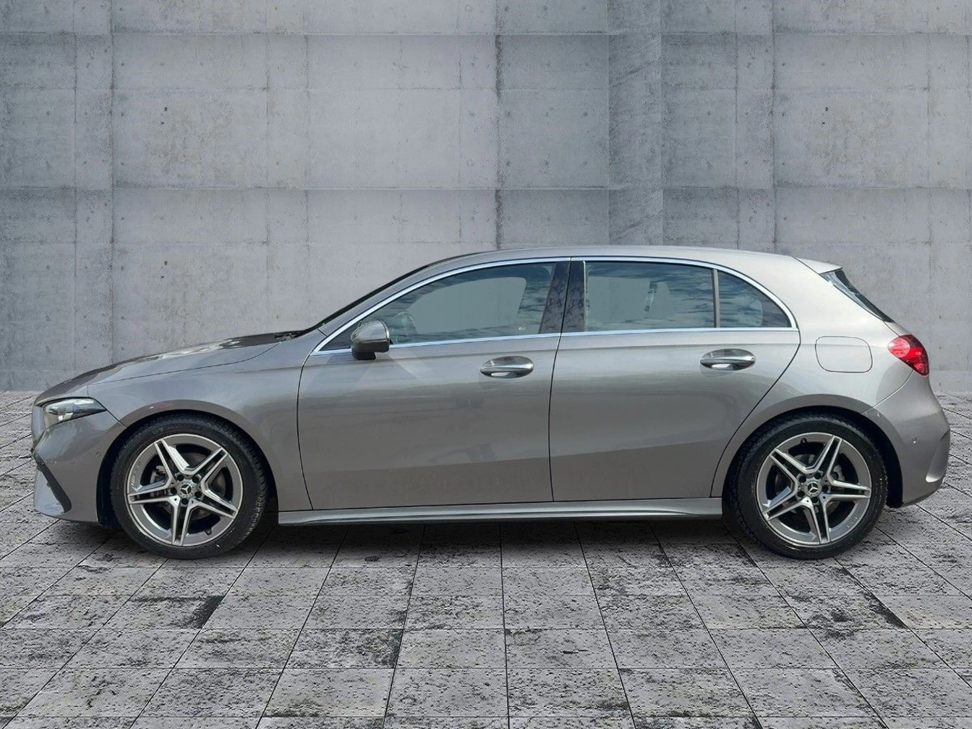 Mercedes-Benz A 200 AMG-LINE MULTIBEAM+NAV+SHZ+RFK+AHK+LM 18" — photo 4