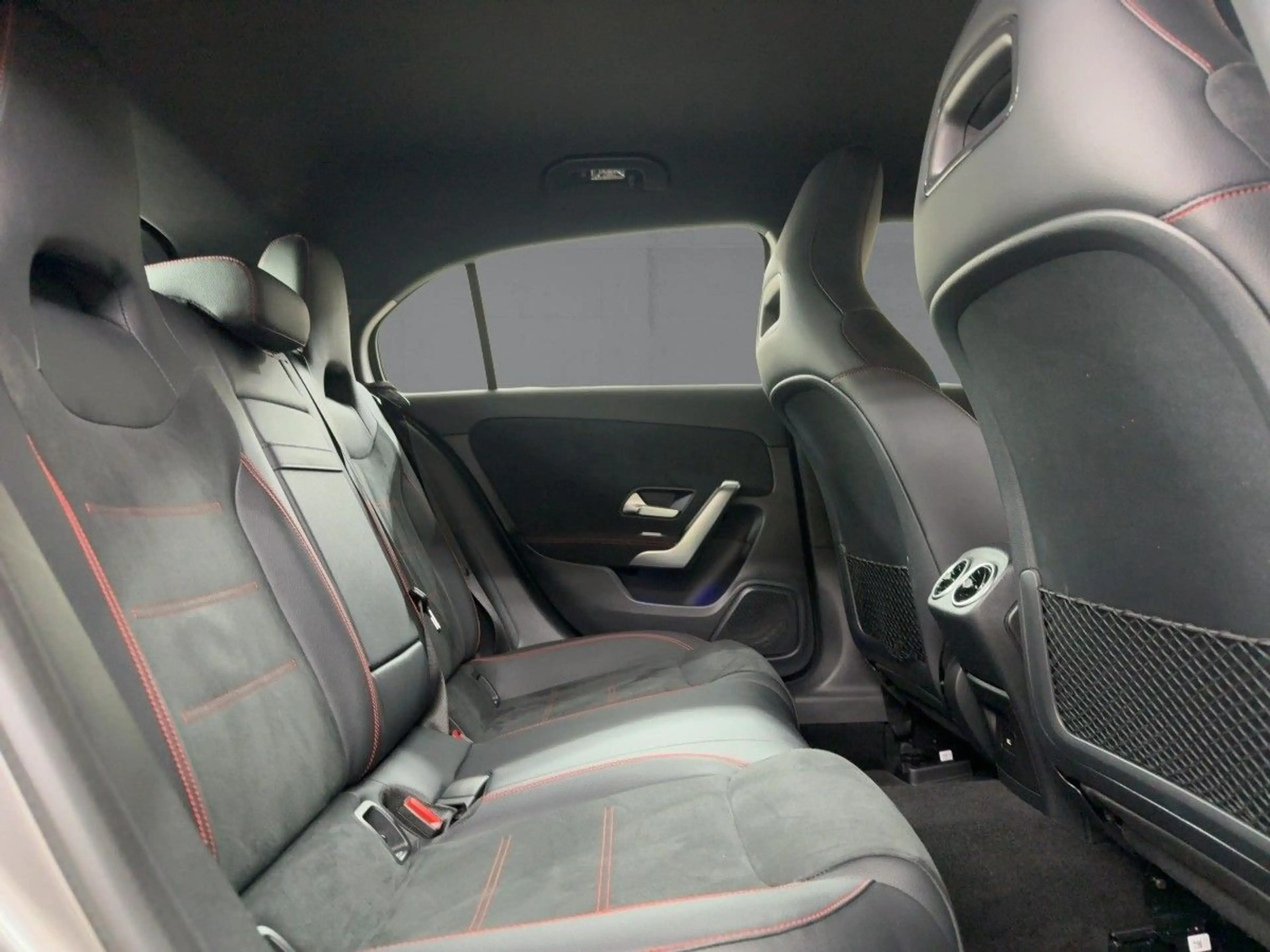 Mercedes-Benz A 200 AMG-LINE MULTIBEAM+NAV+SHZ+RFK+AHK+LM 18" — photo 13