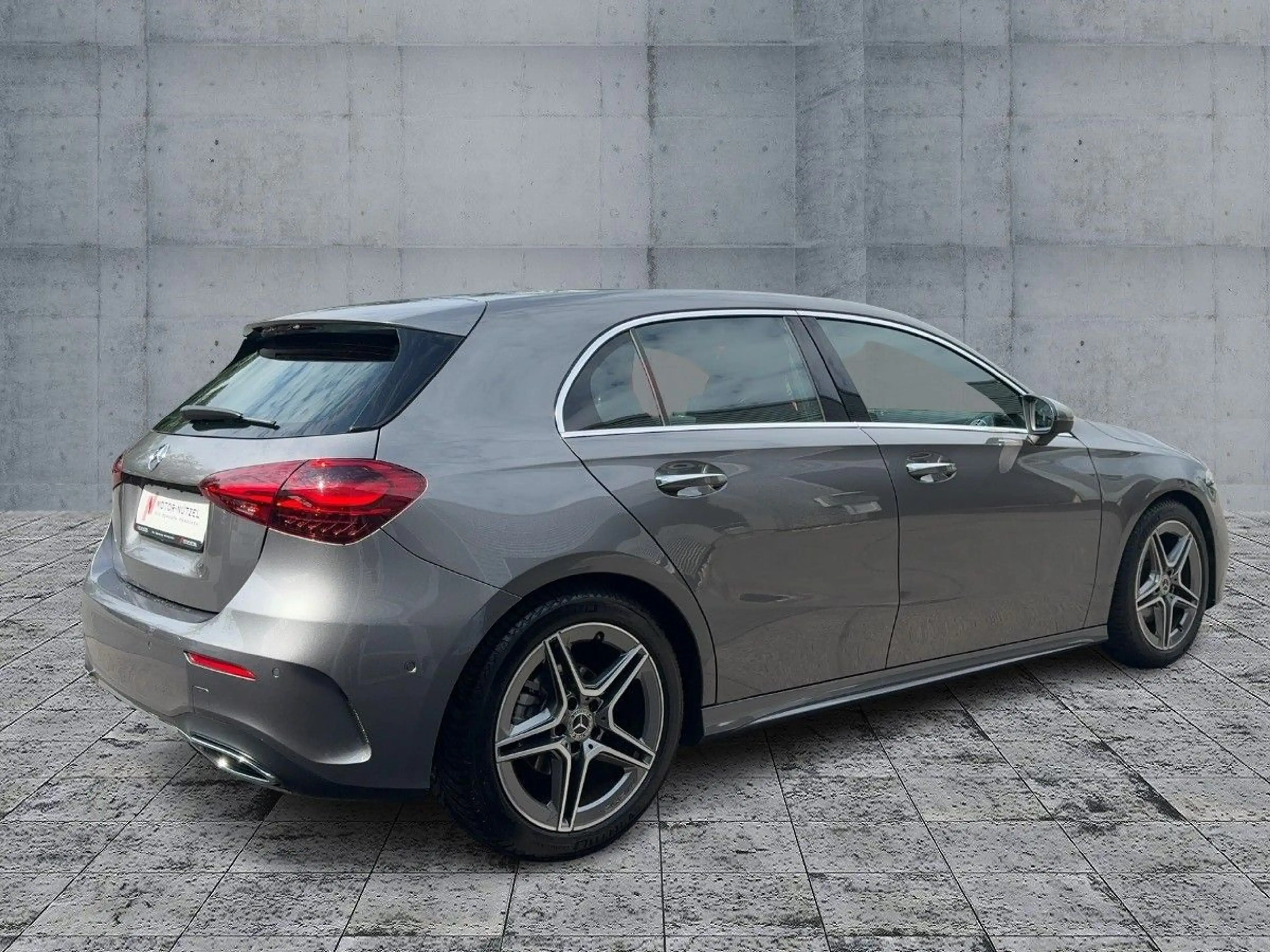 Mercedes-Benz A 200 AMG-LINE MULTIBEAM+NAV+SHZ+RFK+AHK+LM 18" — photo 6
