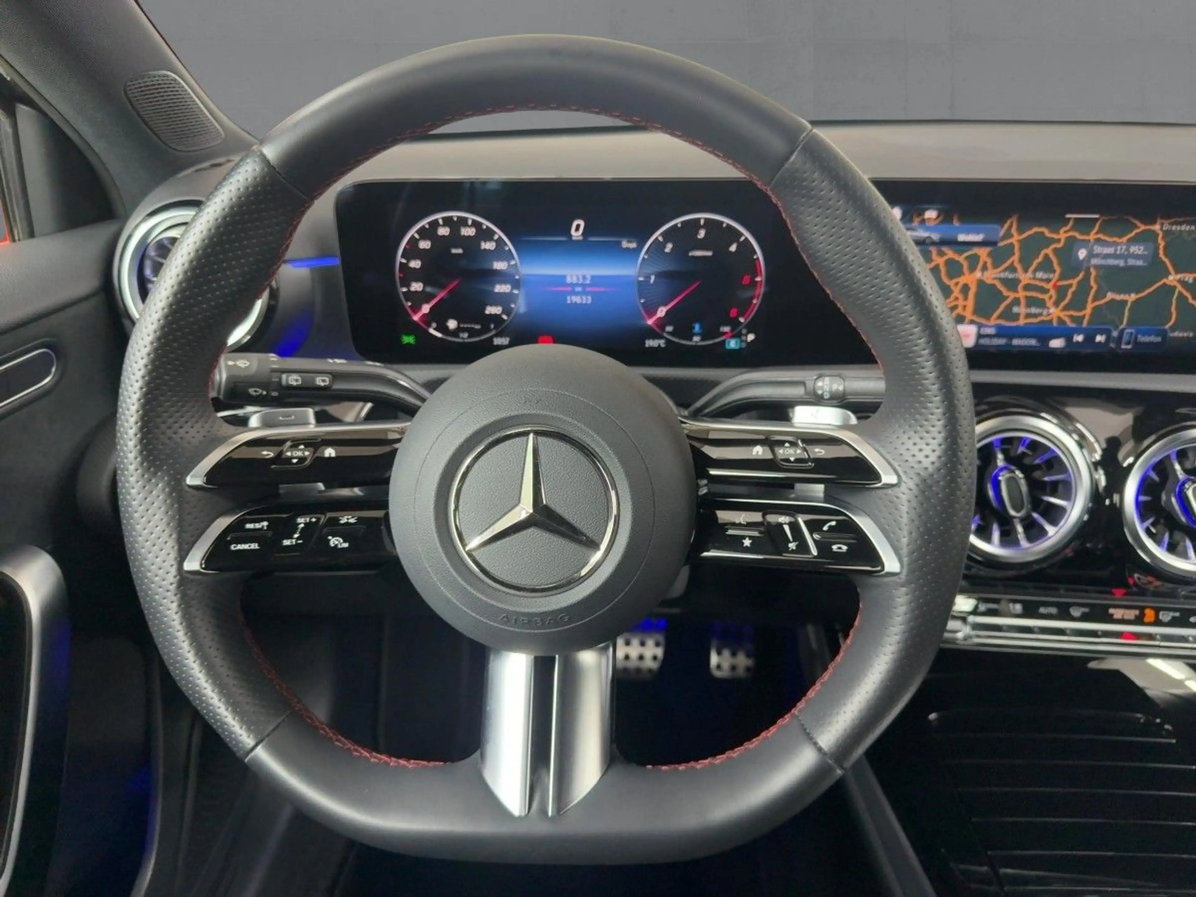 Mercedes-Benz A 200 AMG-LINE MULTIBEAM+NAV+SHZ+RFK+AHK+LM 18" — photo 10