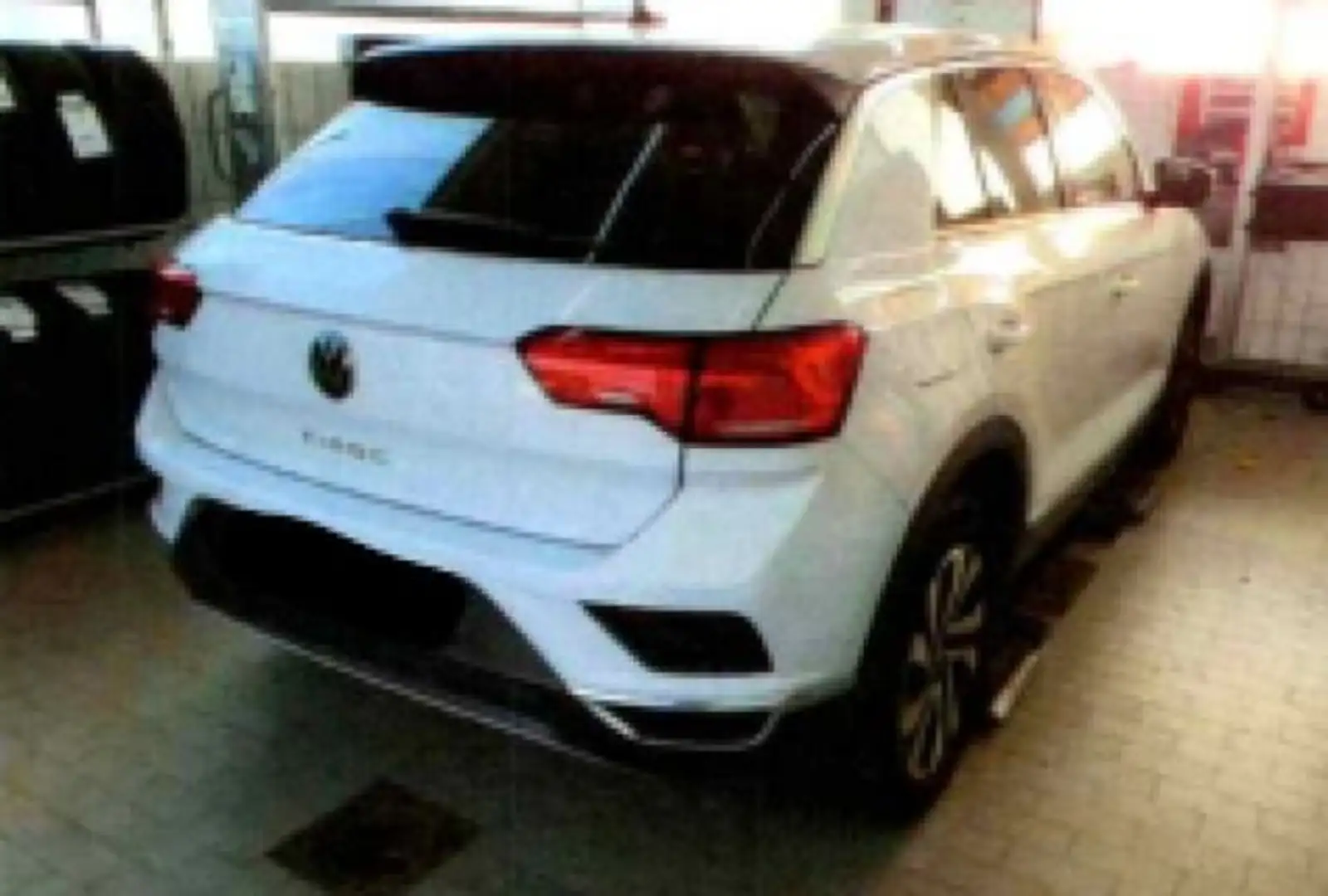 Volkswagen T-Roc 1.5 TSI Active*PDC*KLIMA*LED*NAV*SHZ*Virtu Silber - 2