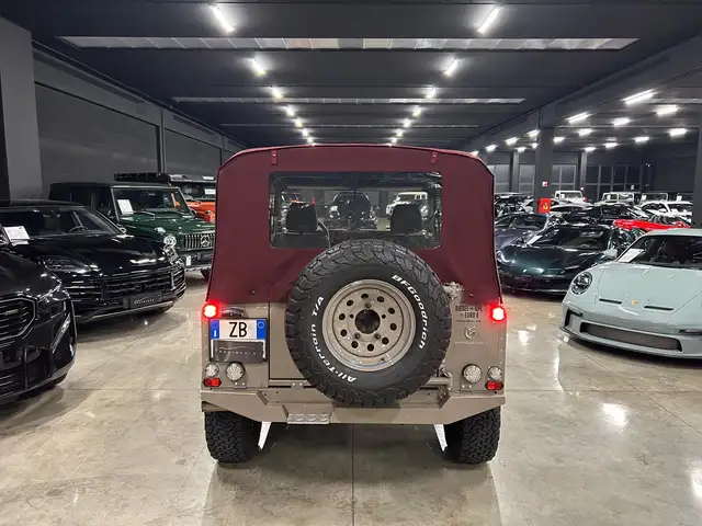 Land Rover Defender view 7