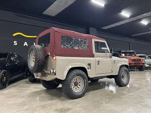 Land Rover Defender view 6
