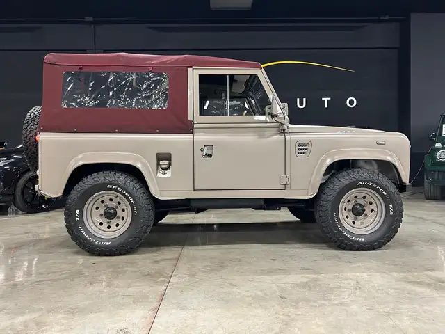 Land Rover Defender view 5