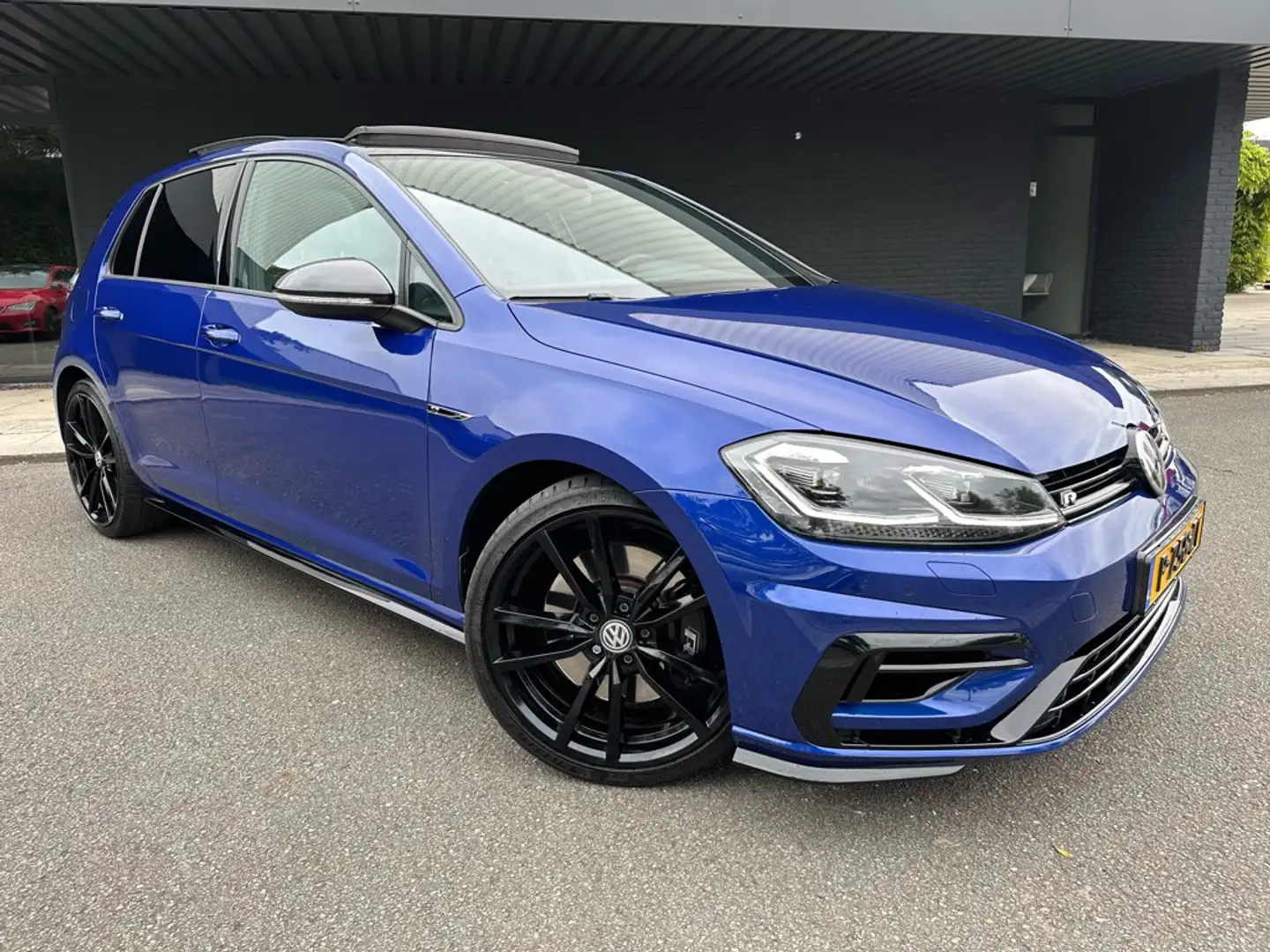 Volkswagen Golf 7.5 2.0 TSI 4Motion R Panoramdak / Virtual cockpit Blauw - 1