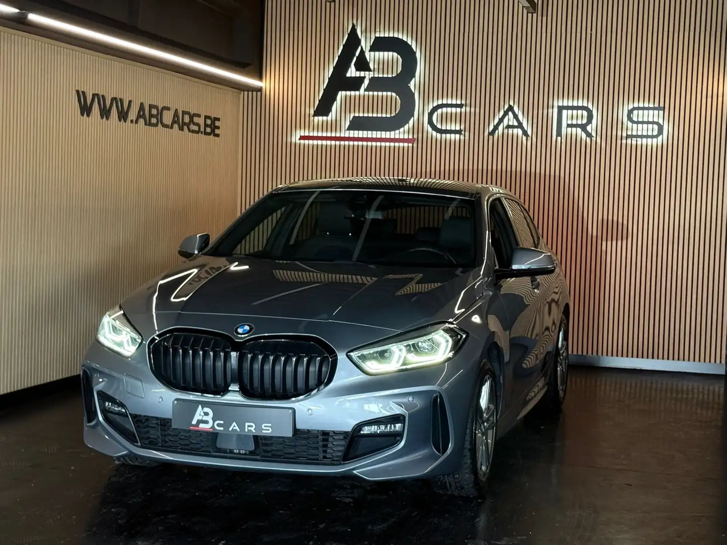 BMW 118 118iA * PACK M * 1ER PROPRIÉTAIRE * GAR 12 MOIS Gris - 2