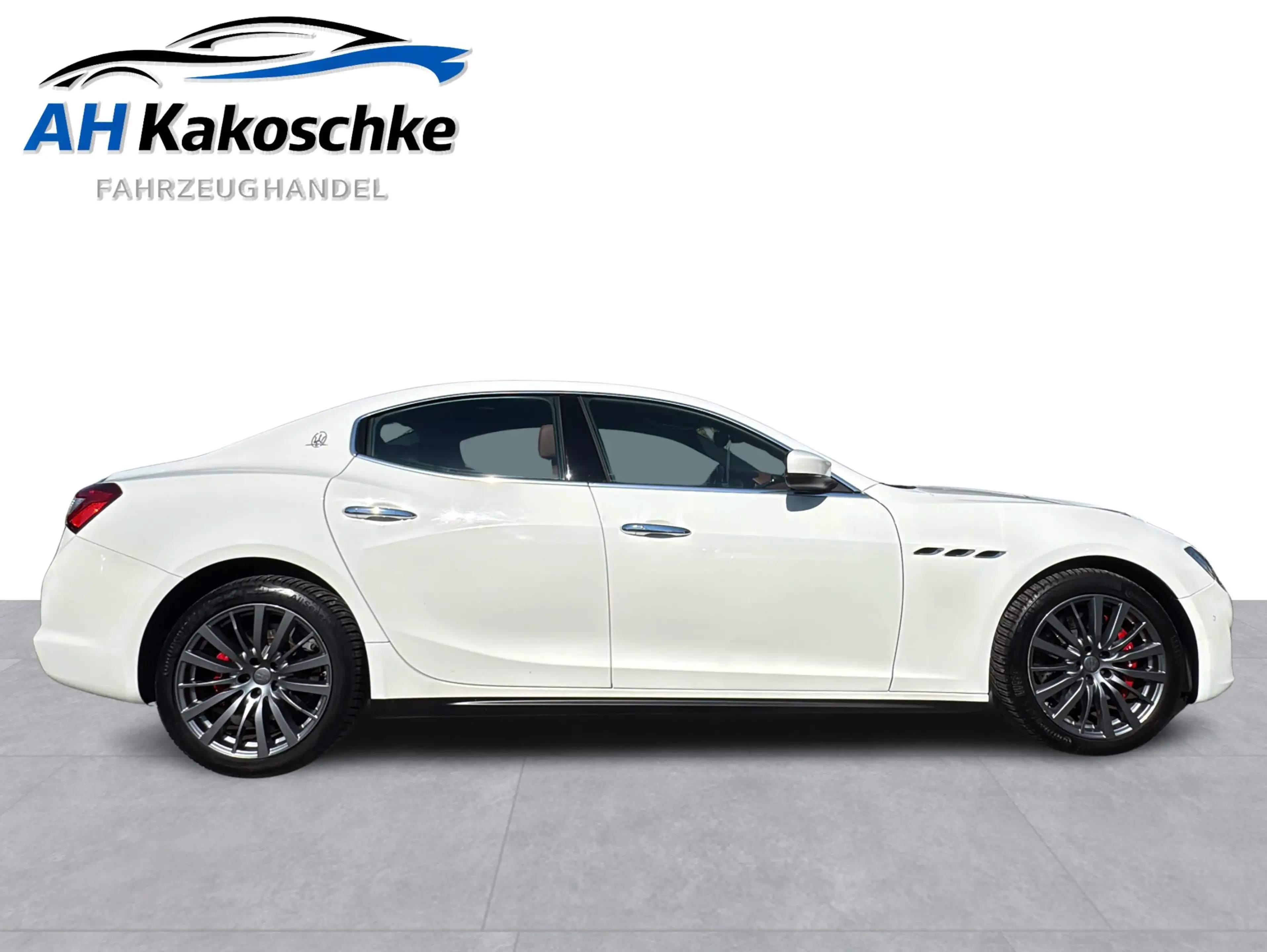 Maserati Ghibli Automatik Leder CarPlay PDC Navi Temp DAB — photo 3