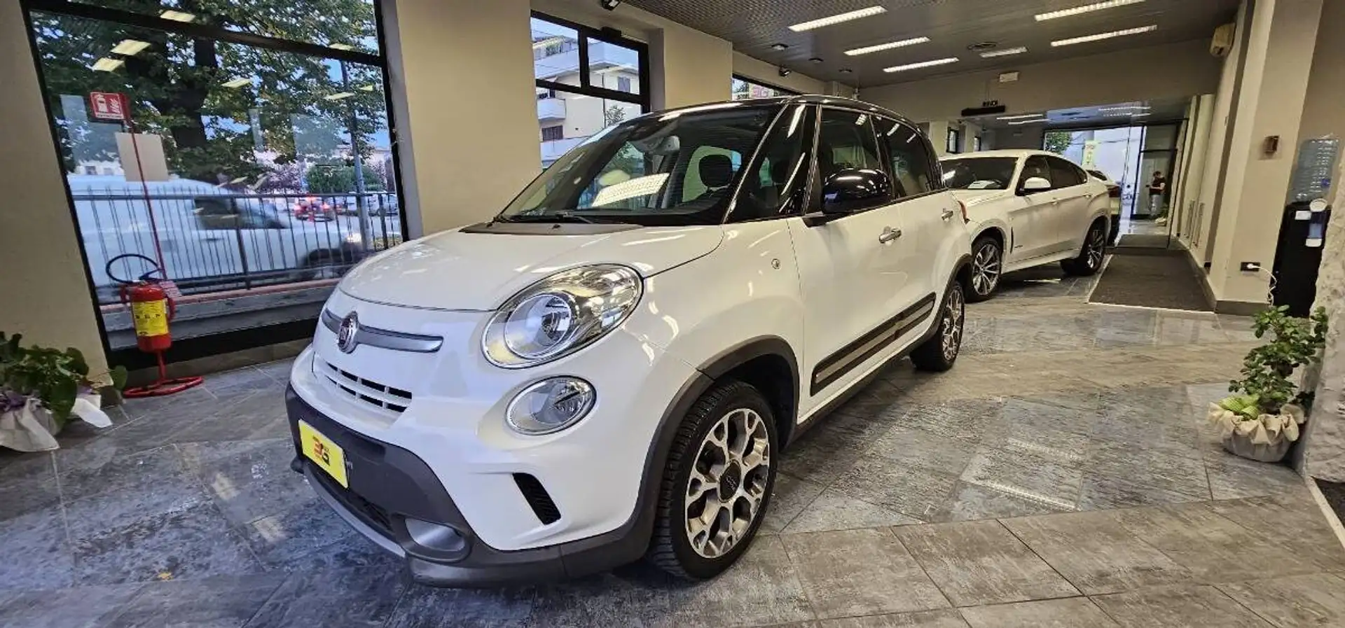 Fiat 500L 1.3 mjt Trekking 85cv Bianco - 1