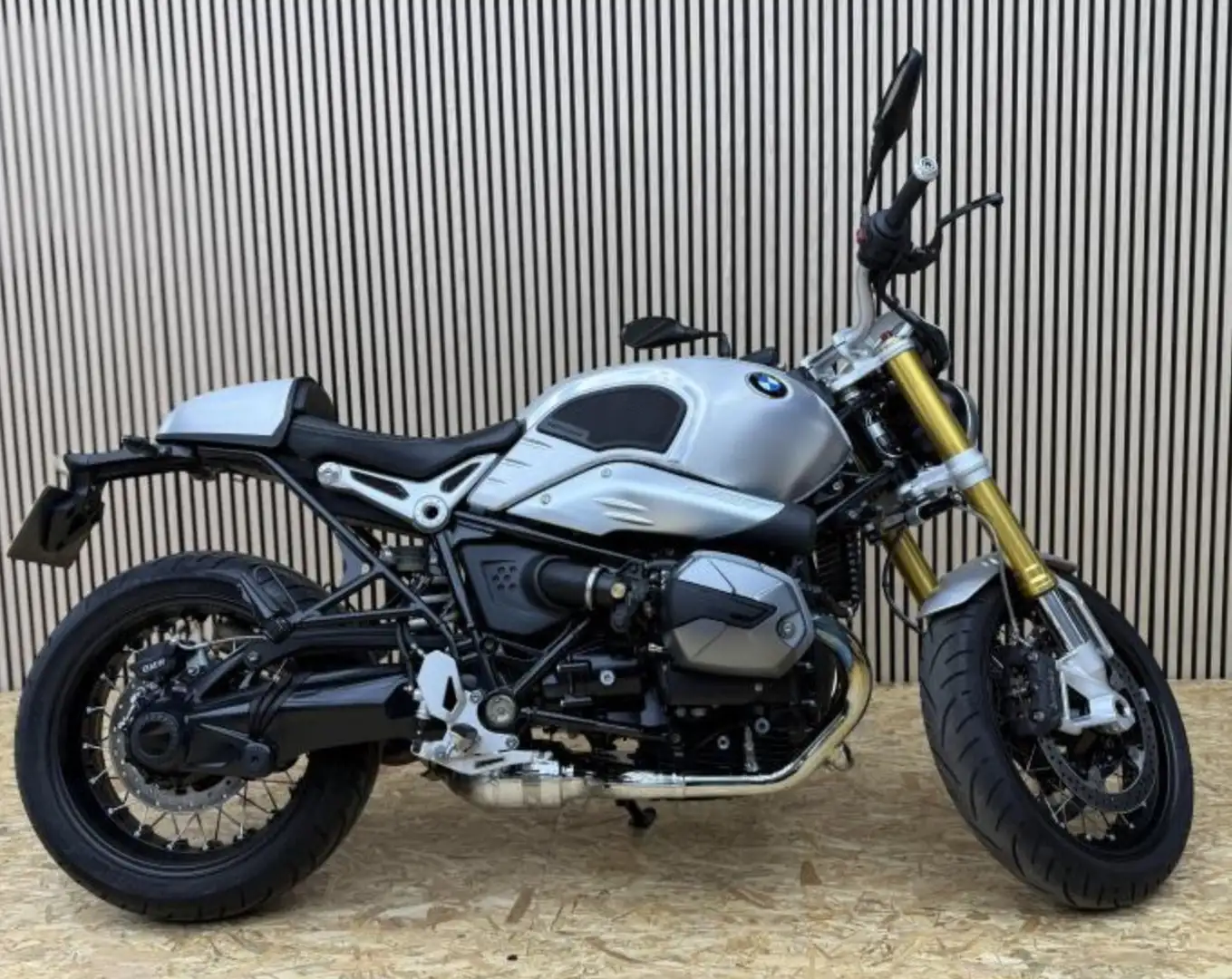 BMW R nineT Silber - 1
