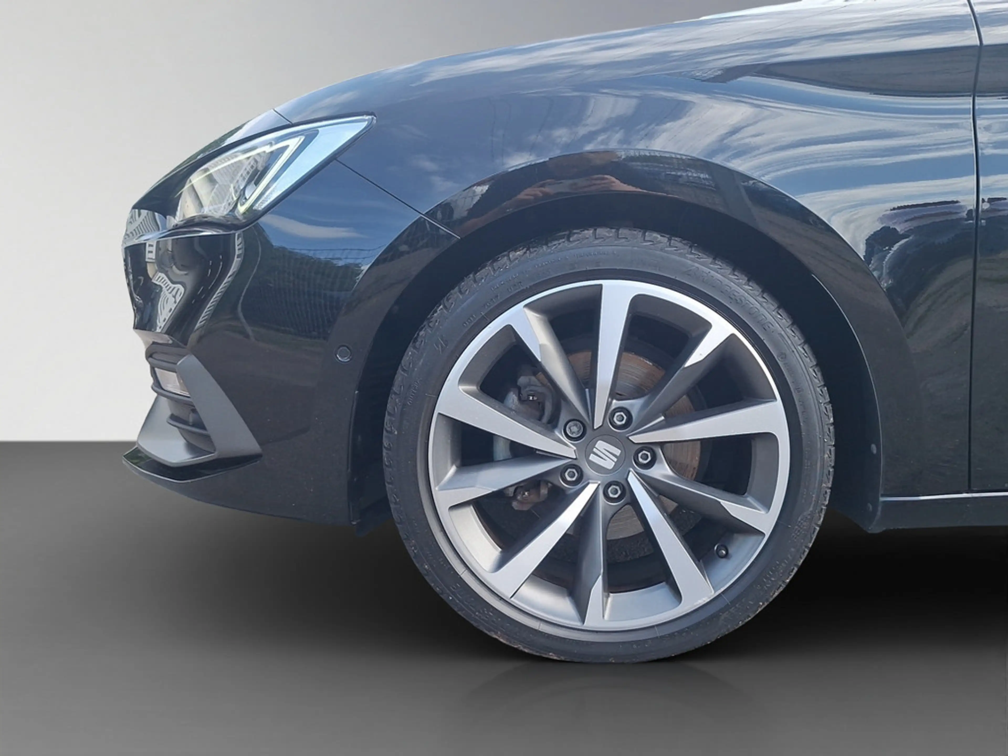 SEAT Leon Sportstourer FR 1.5 TSI 6-Gang LED, Navigation, Rückfahrkamera — photo 9