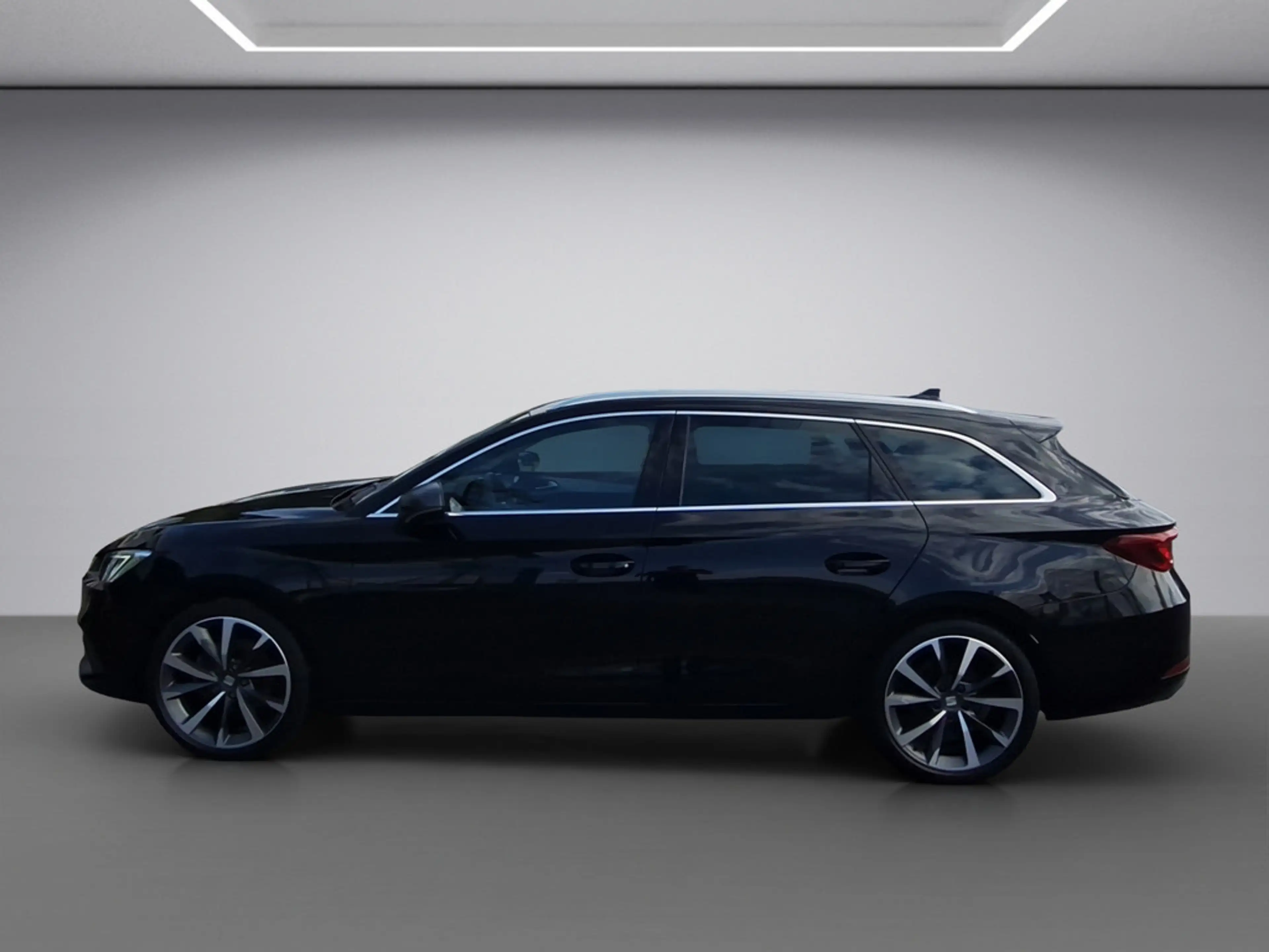 SEAT Leon Sportstourer FR 1.5 TSI 6-Gang LED, Navigation, Rückfahrkamera — photo 2