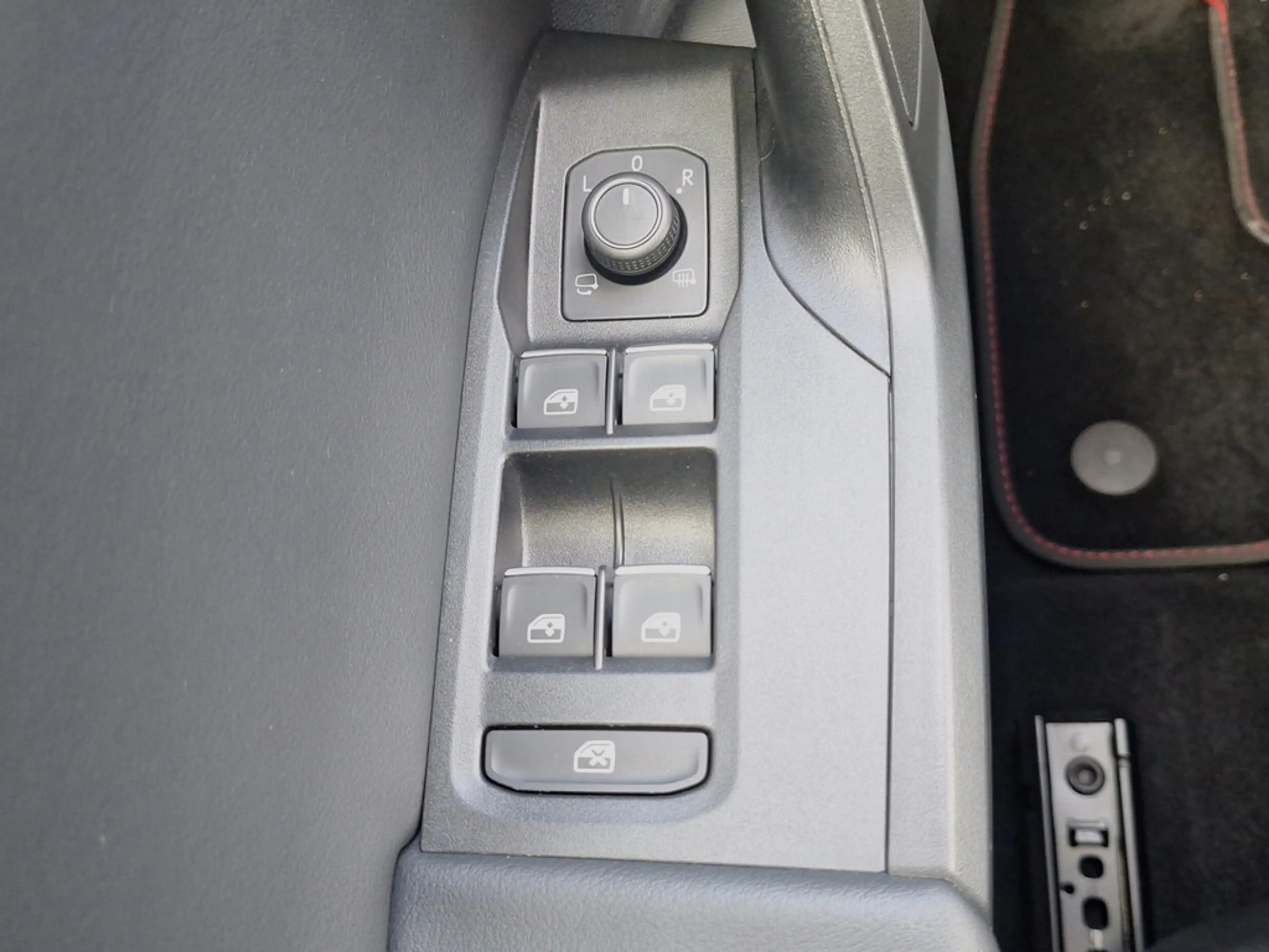 SEAT Leon Sportstourer FR 1.5 TSI 6-Gang LED, Navigation, Rückfahrkamera — photo 13