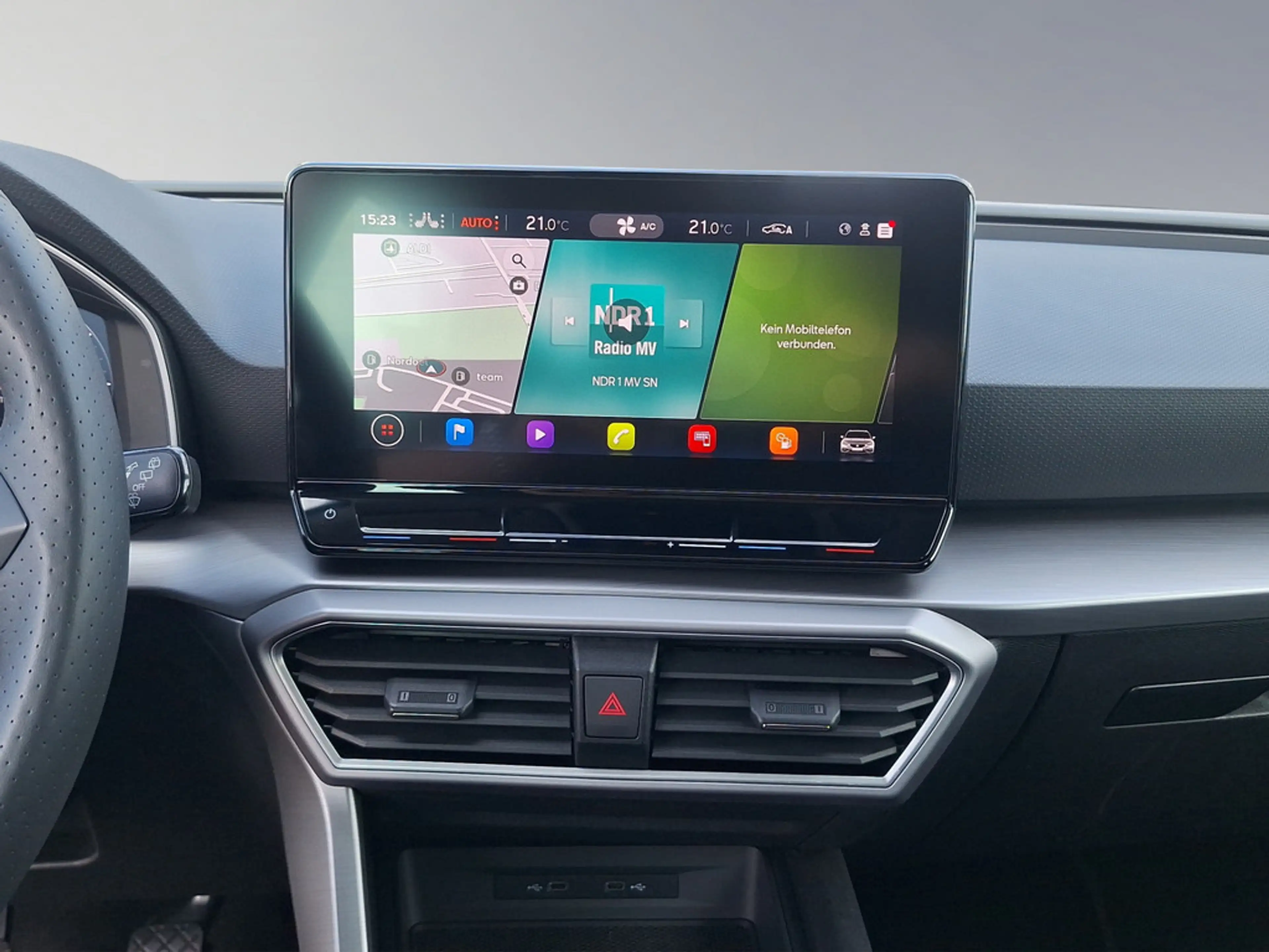 SEAT Leon Sportstourer FR 1.5 TSI 6-Gang LED, Navigation, Rückfahrkamera — photo 15