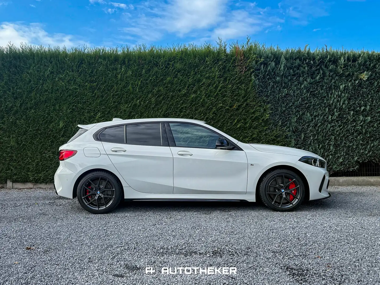 BMW 135 M135i xDrive | M Sport seats | Ambient lights | Blanc - 2