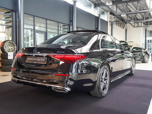 Mercedes-Benz S-Class view 3