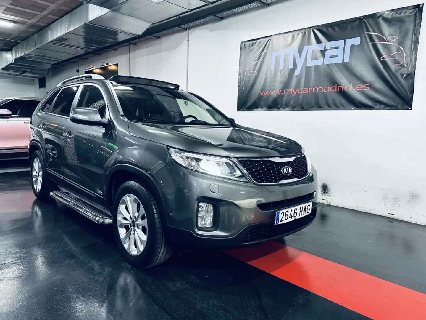 Kia Sorento 2.2 CRDi Emotion Aut. 4x4 Grijs - 2