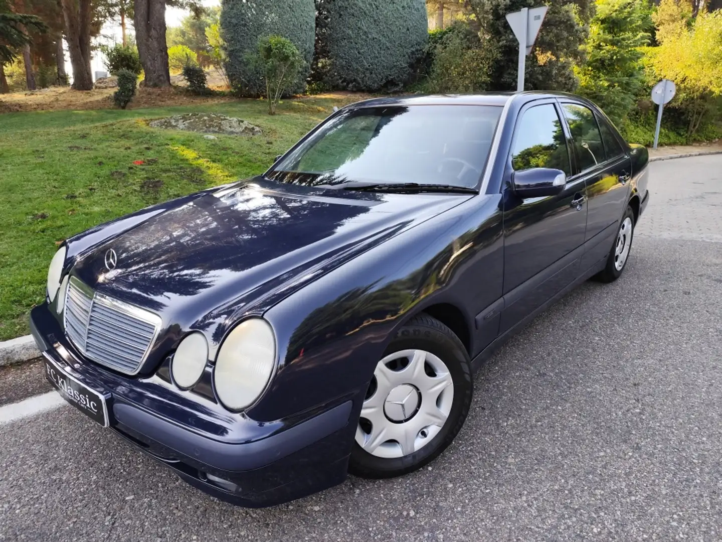 Mercedes-Benz MERCEDES-BENZ Clase E Berlina  Automático de 4 Pu Blau - 1