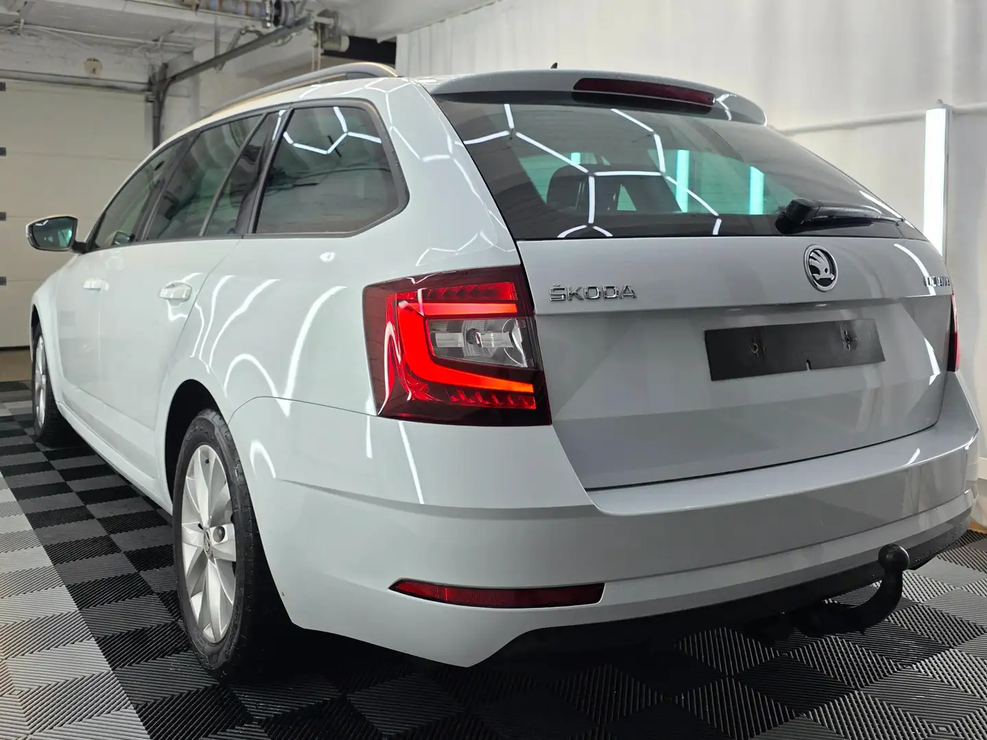 Skoda Octavia Octavia SW 1.0 TSI Ambition Blanc - 1