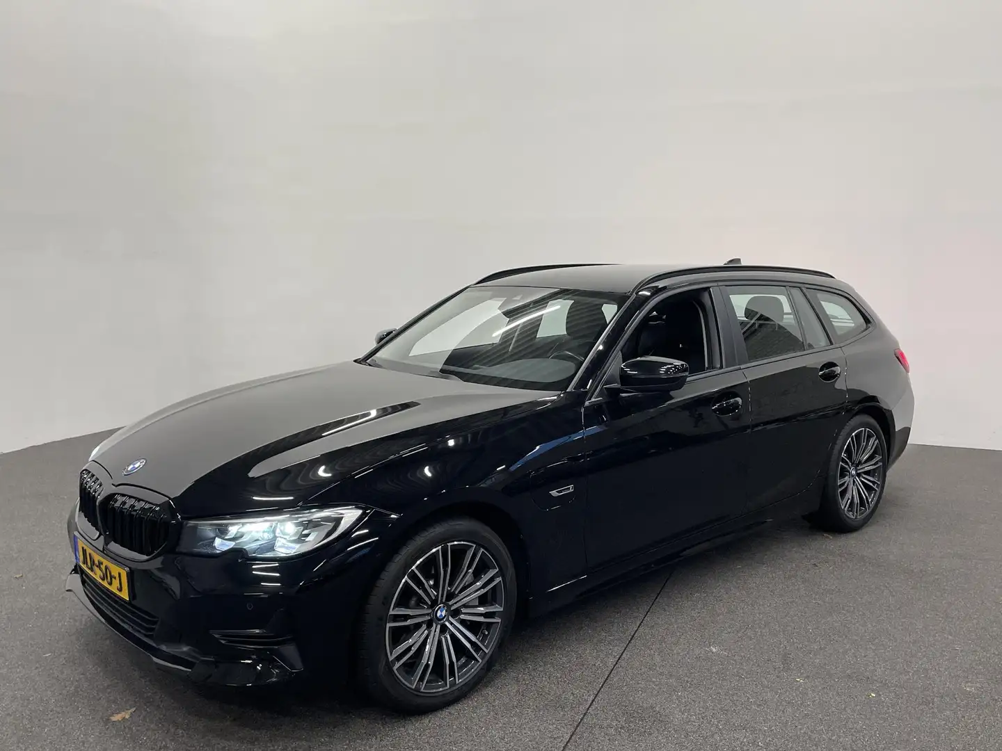 BMW 330 3-serie Touring 330e Aut. Sportline Business 292pk Noir - 2