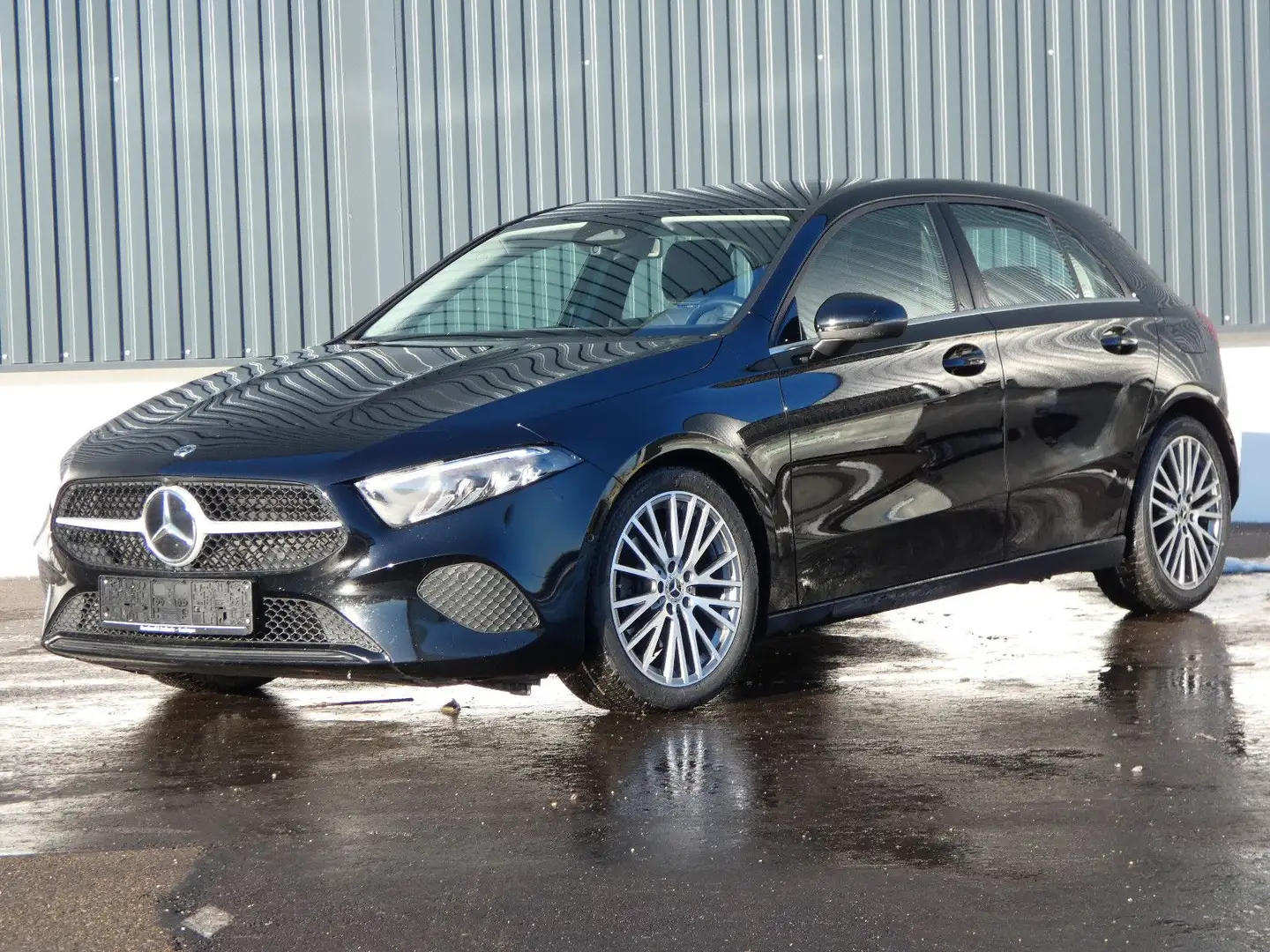 Mercedes-Benz A 180 d DCT LED Navi Teilleder SHZ Kamera 18" Schwarz - 1