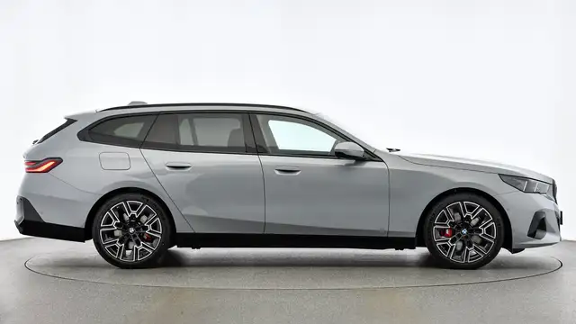 BMW 5 Series view 7
