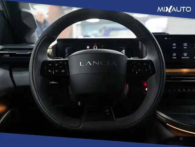 Lancia Ypsilon view 12