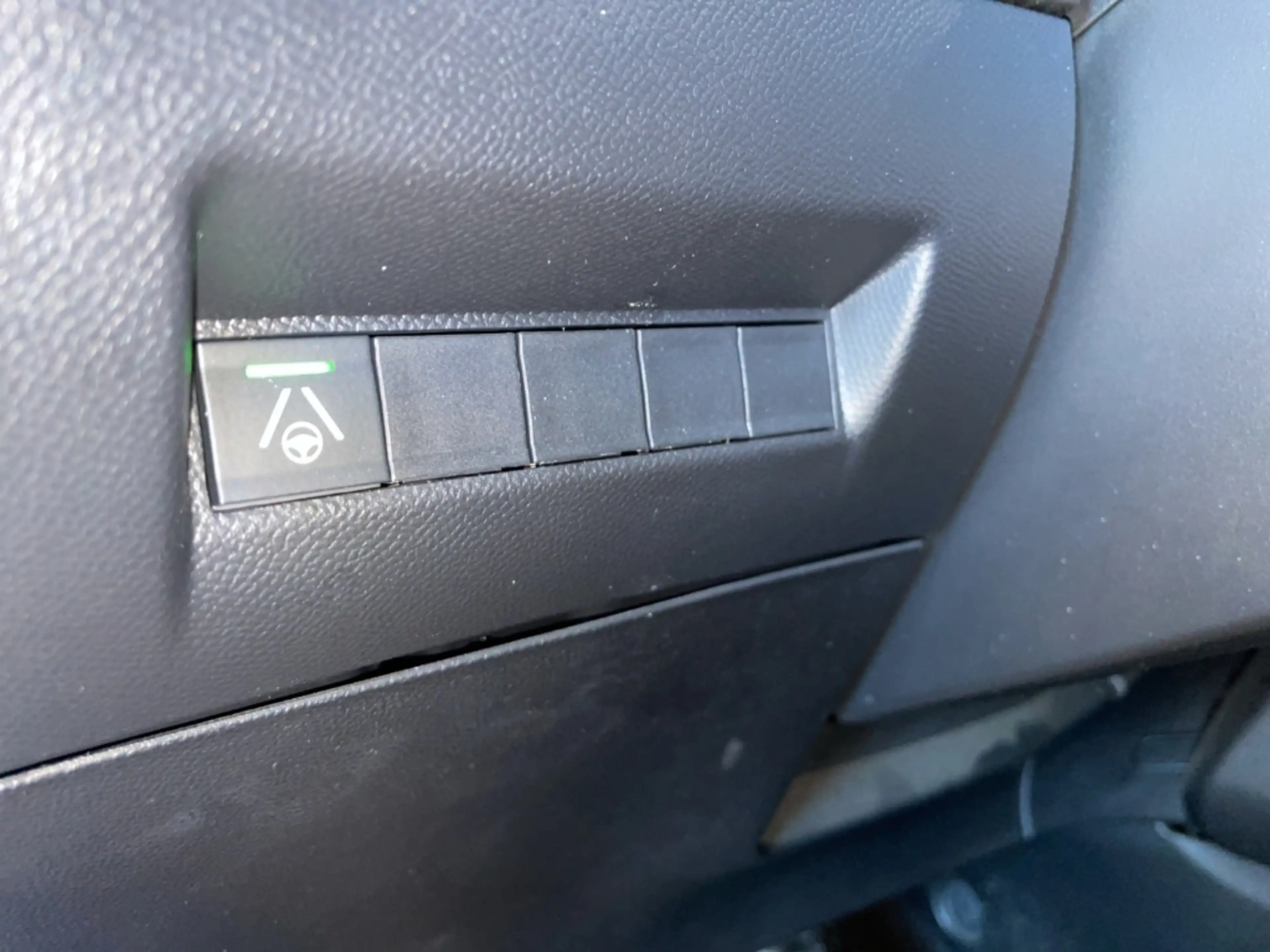 Peugeot 2008 GT PT130 EAT8 Kamera El.Sitz LED ACC  CarPlay ACC — photo 19