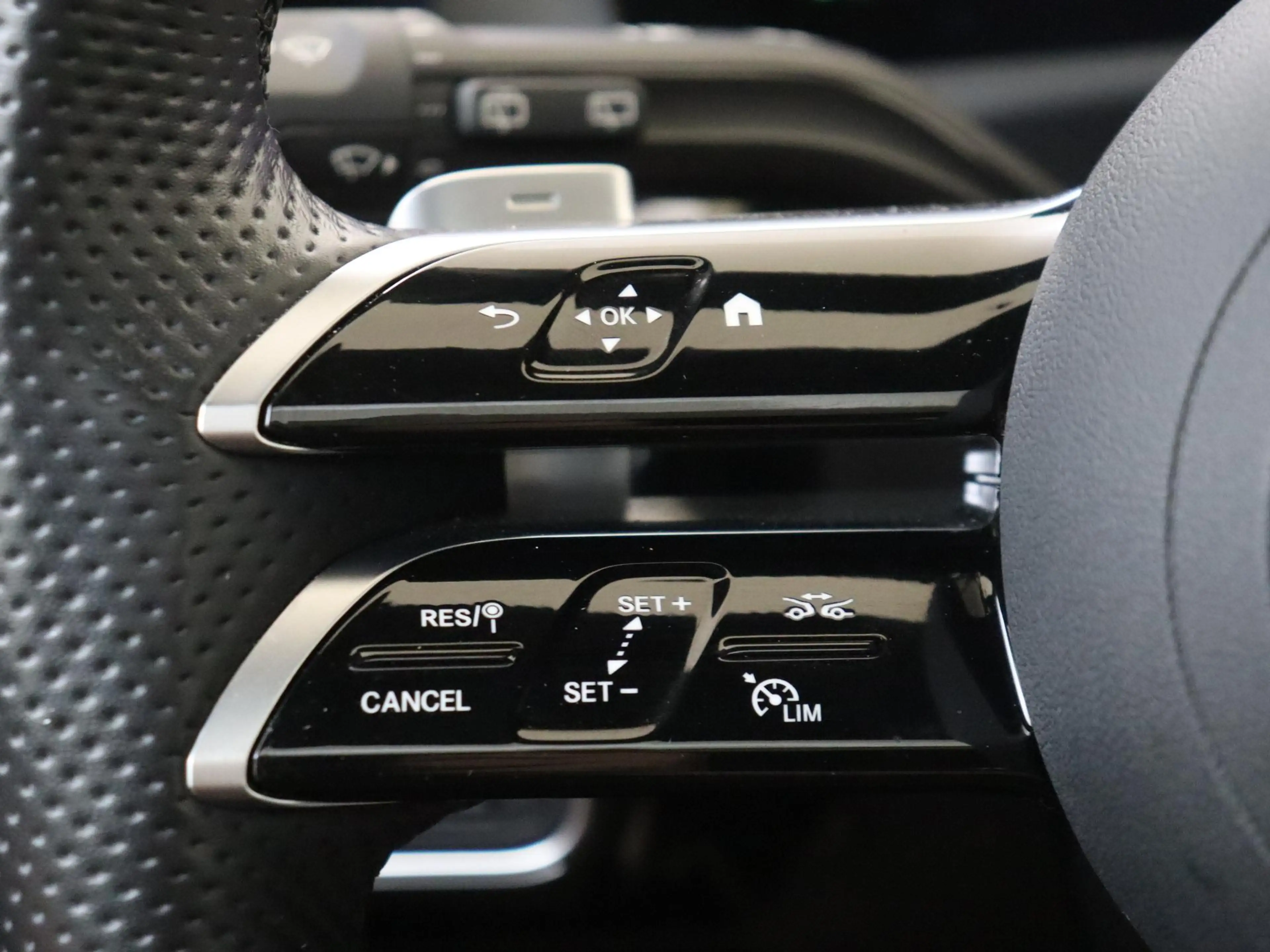Mercedes-Benz A 250 e Business Solution AMG / Panoramadak/ Memory/ 19 — photo 13