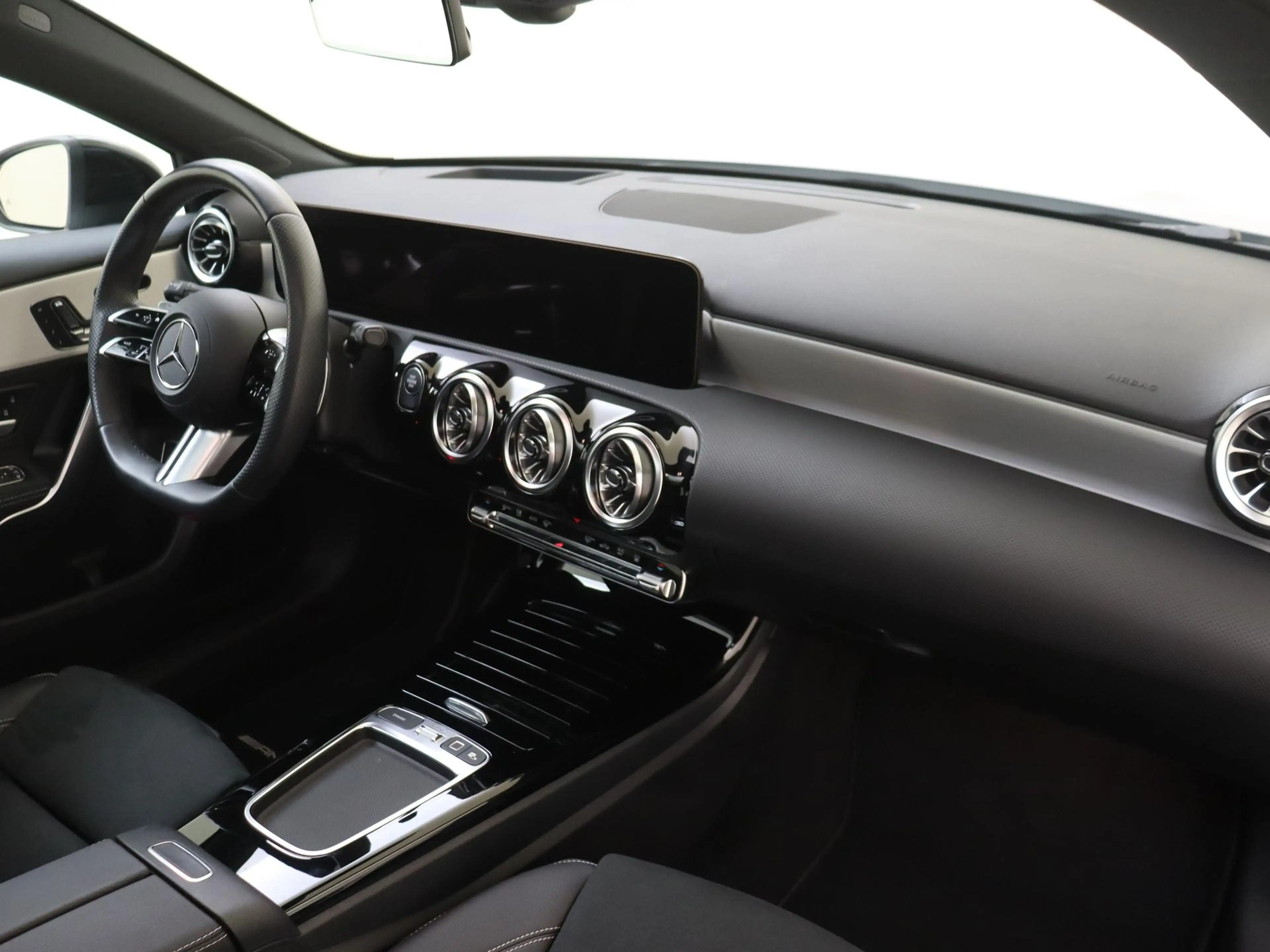 Mercedes-Benz A 250 e Business Solution AMG / Panoramadak/ Memory/ 19 — photo 5