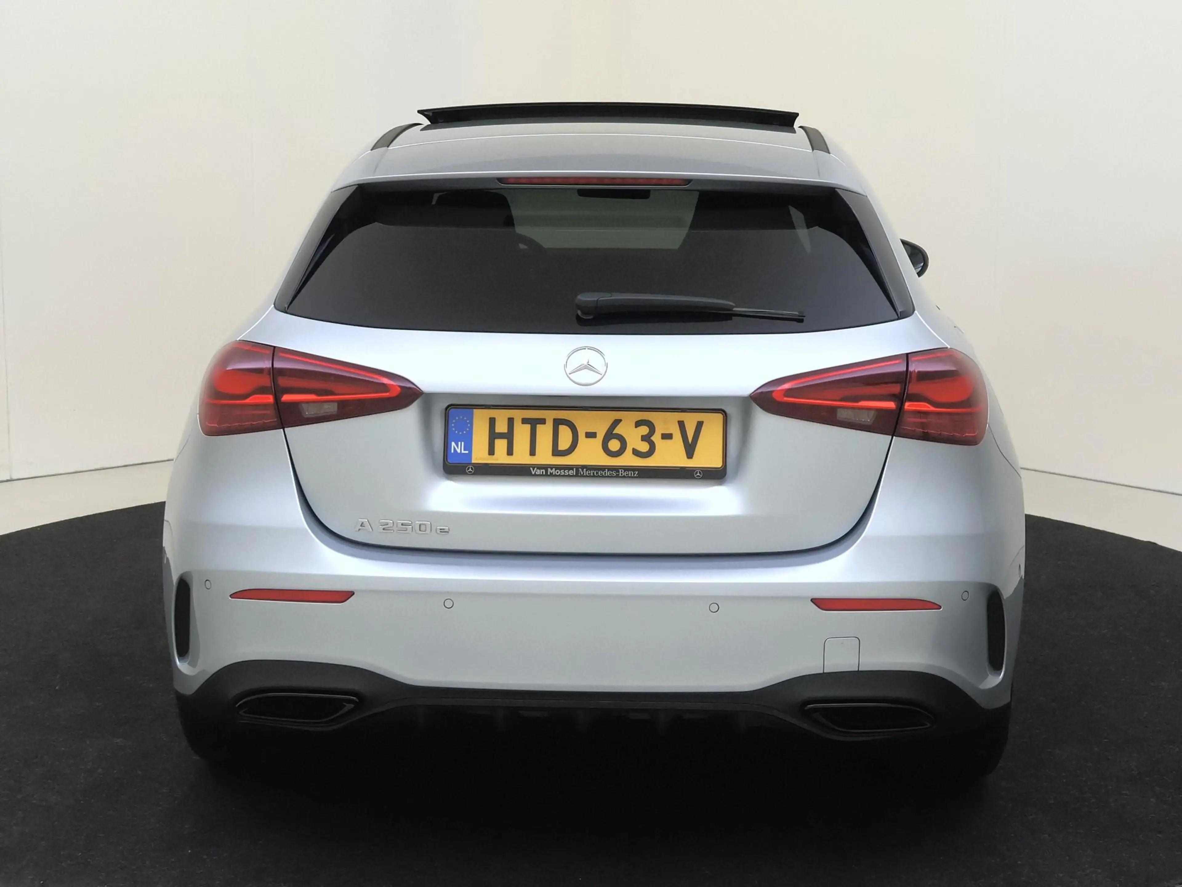 Mercedes-Benz A 250 e Business Solution AMG / Panoramadak/ Memory/ 19 — photo 7