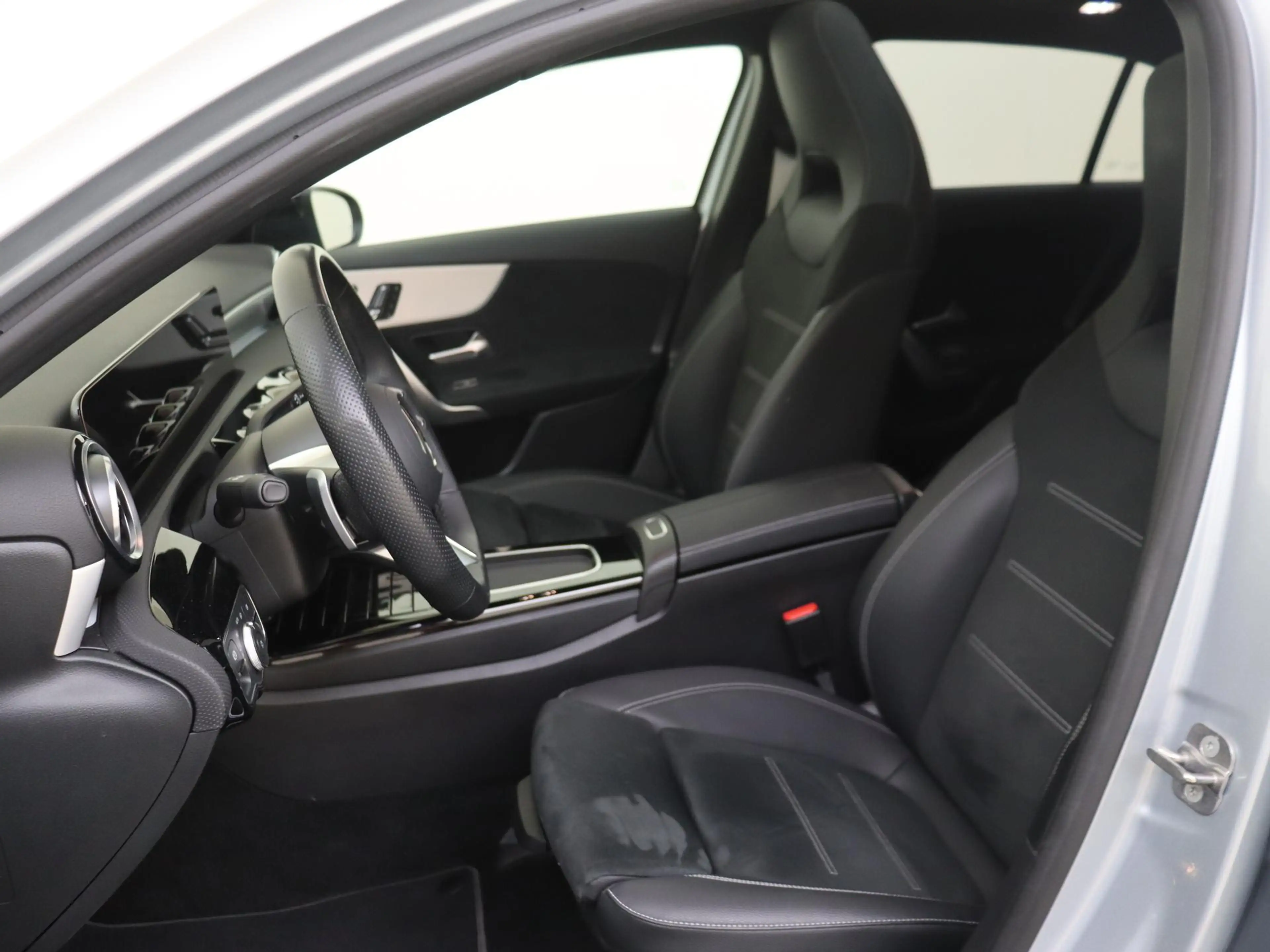 Mercedes-Benz A 250 e Business Solution AMG / Panoramadak/ Memory/ 19 — photo 11