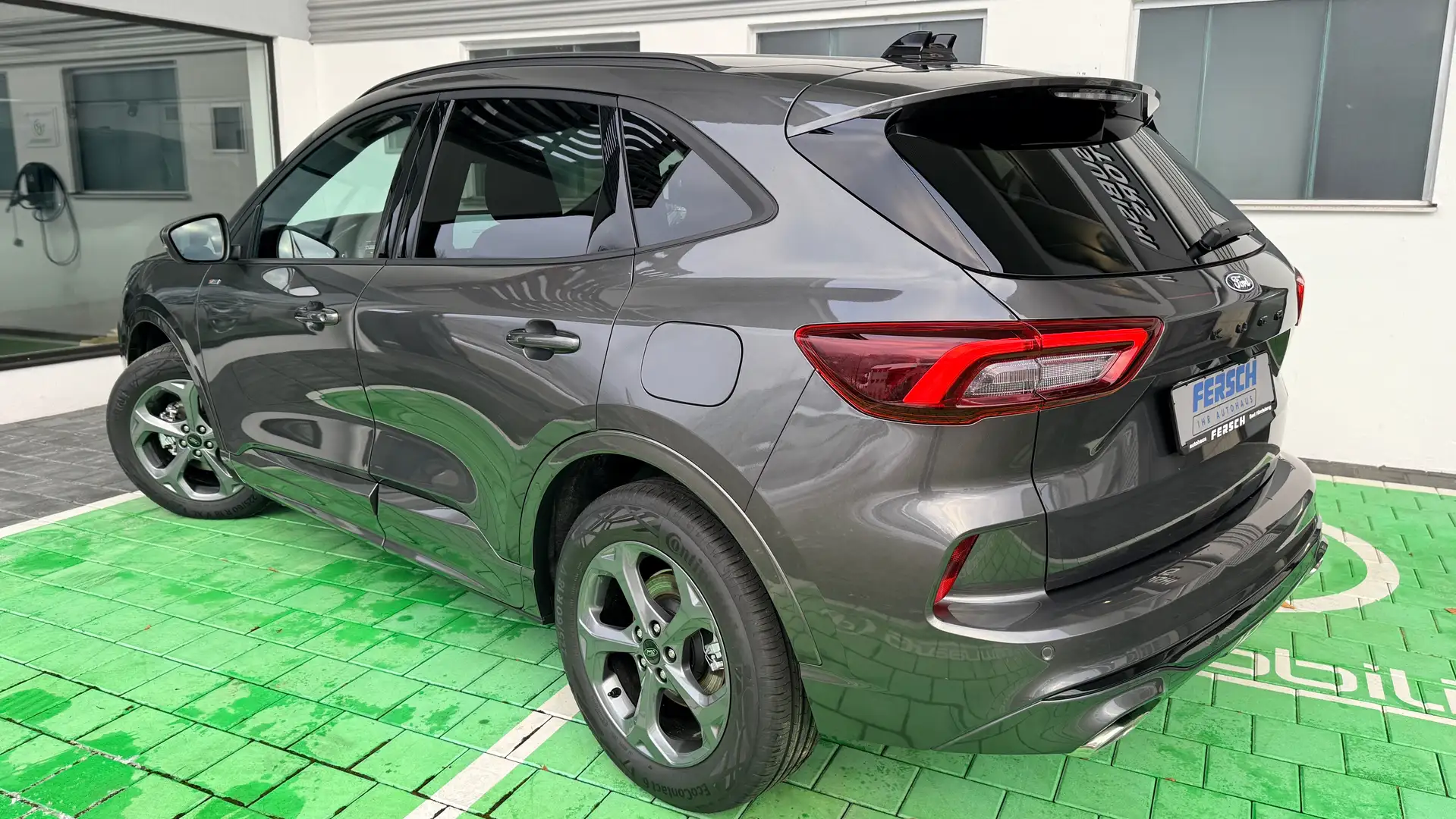 Ford Kuga ST-Line EcoBoost Autom. m Navi SYNC4 18"LM uvm Grau - 2
