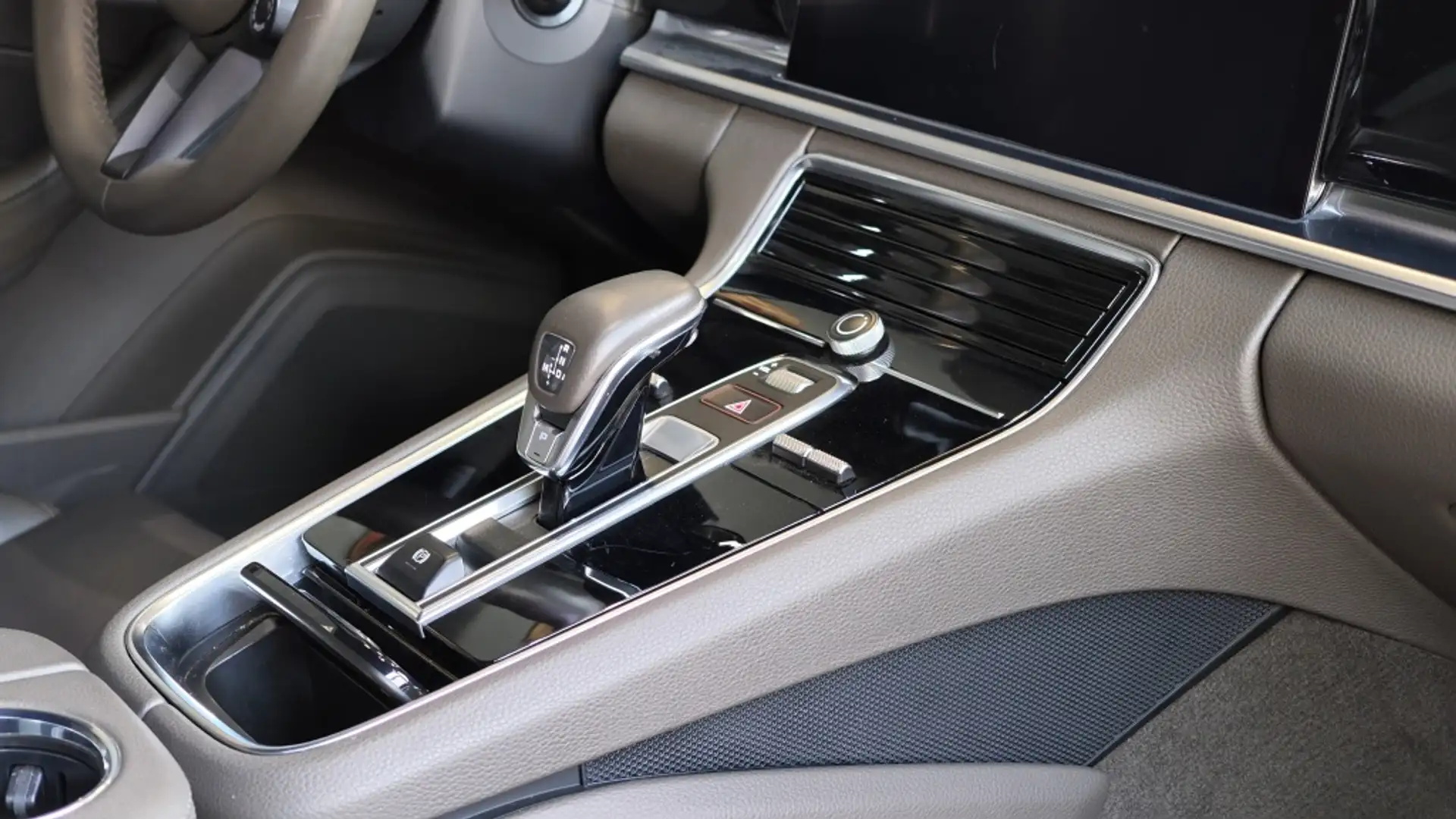 Porsche Panamera 4 E-Hybrid Sport Turismo Plateado - 2