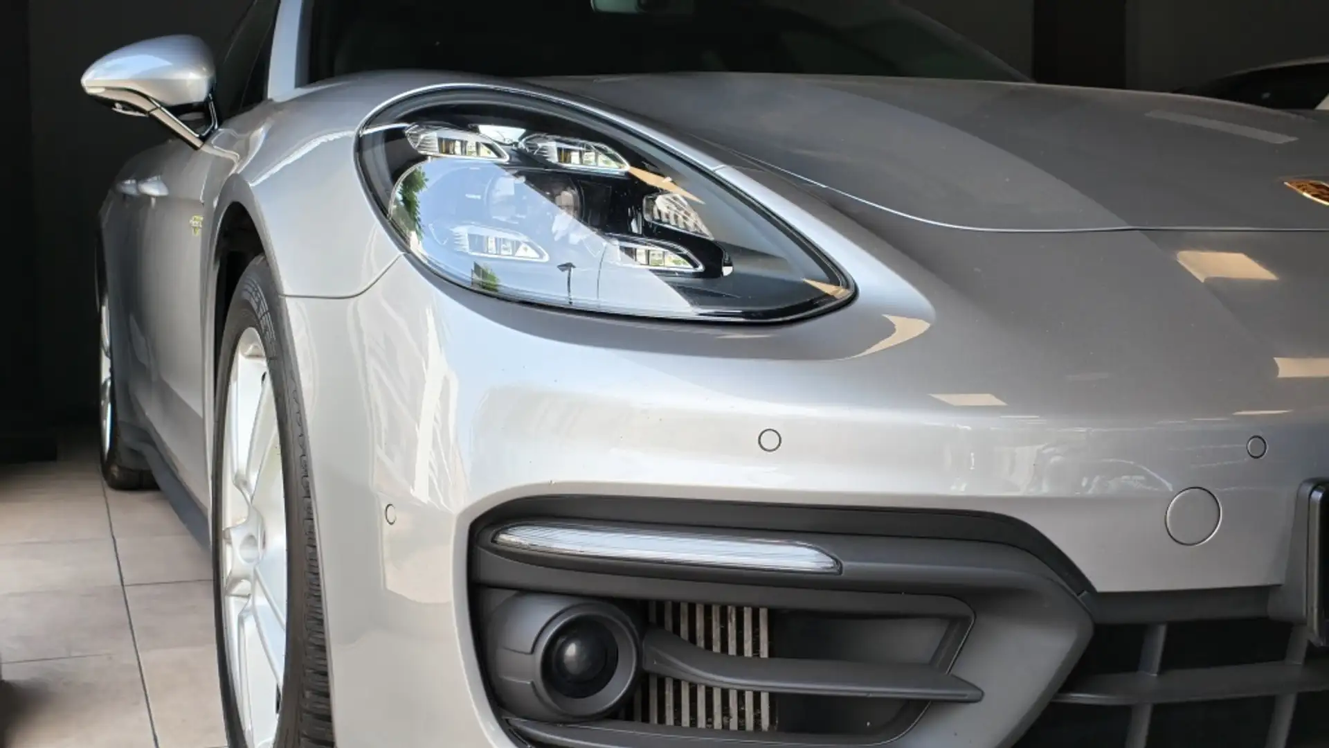Porsche Panamera 4 E-Hybrid Sport Turismo Plateado - 1