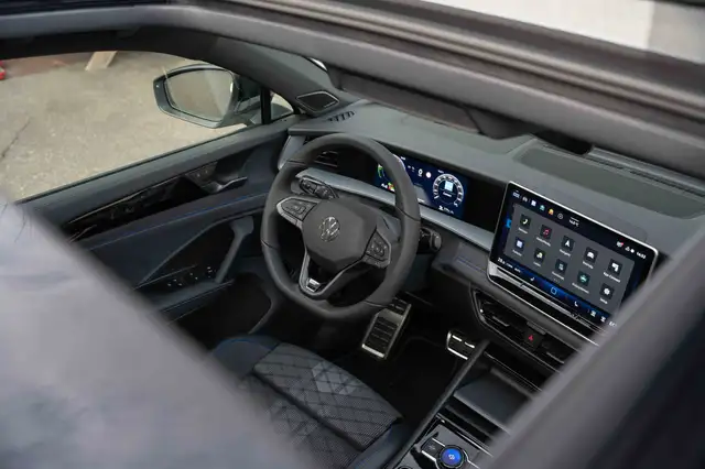 Volkswagen Tiguan Allspace view 11
