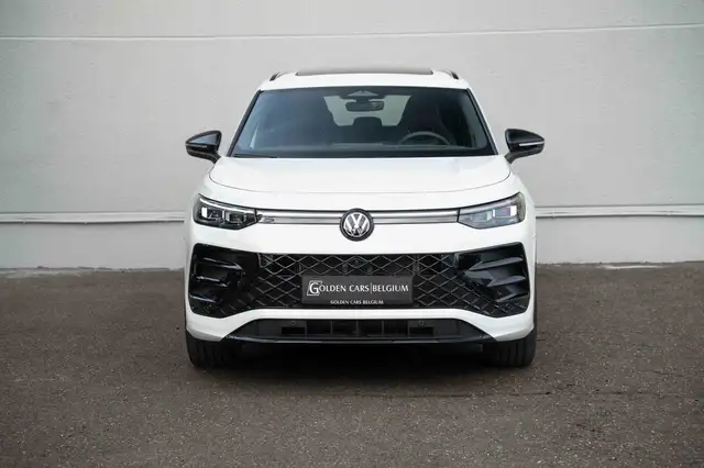 Volkswagen Tiguan Allspace view 3