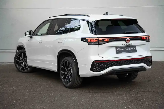 Volkswagen Tiguan Allspace view 6