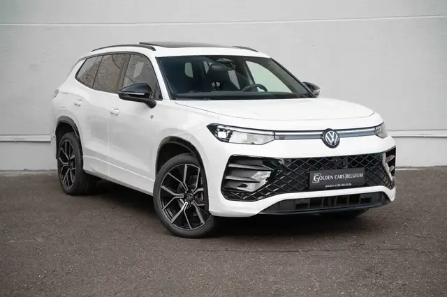 Volkswagen Tiguan Allspace view 2