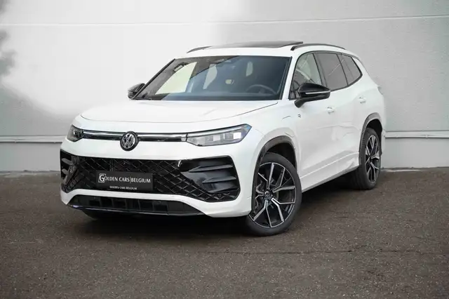 Volkswagen Tiguan Allspace view 4