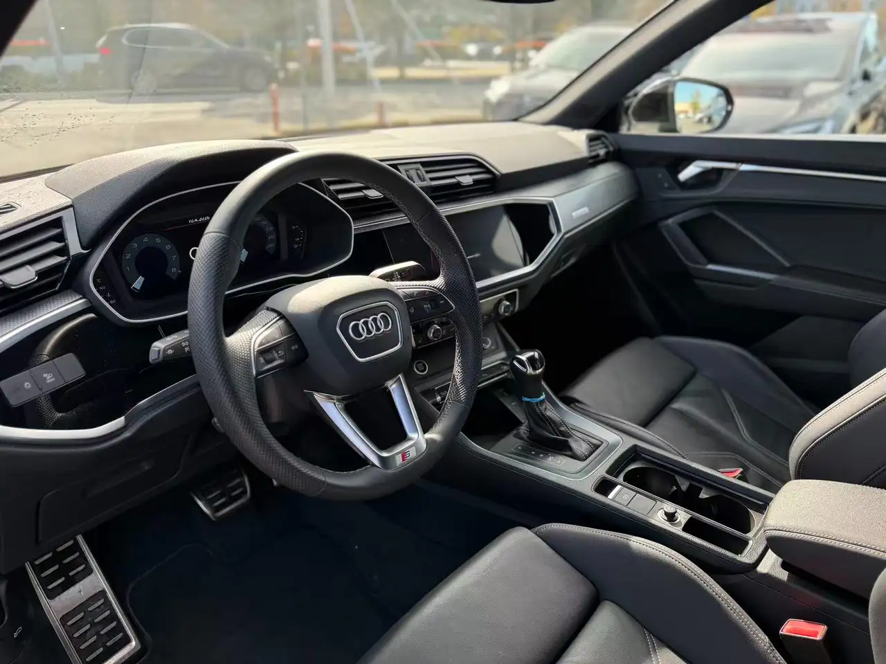 Audi Q3 снимка Audi Q3