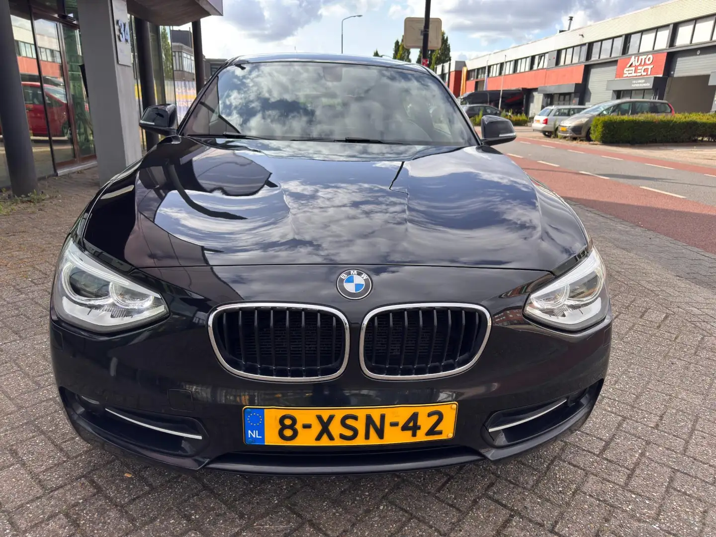 BMW 116 1-serie 116i High Executive / Navi / PDC / Leder / Zwart - 2