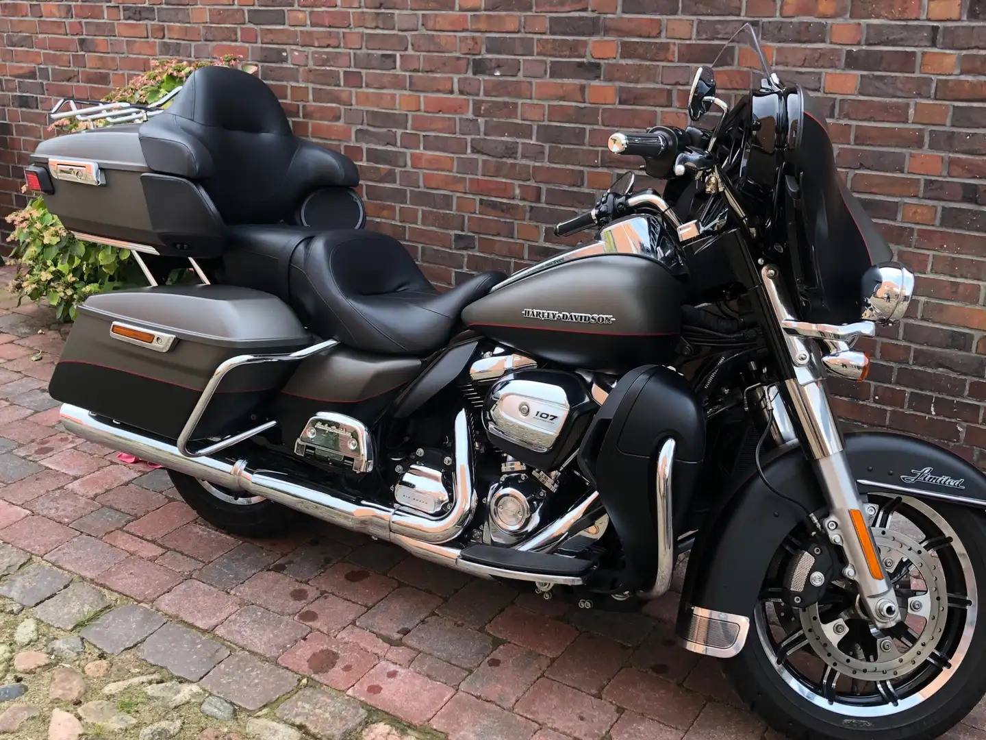 Harley-Davidson Ultra Limited FLHTK Black Denim/ Industrial Grey Сірий - 1
