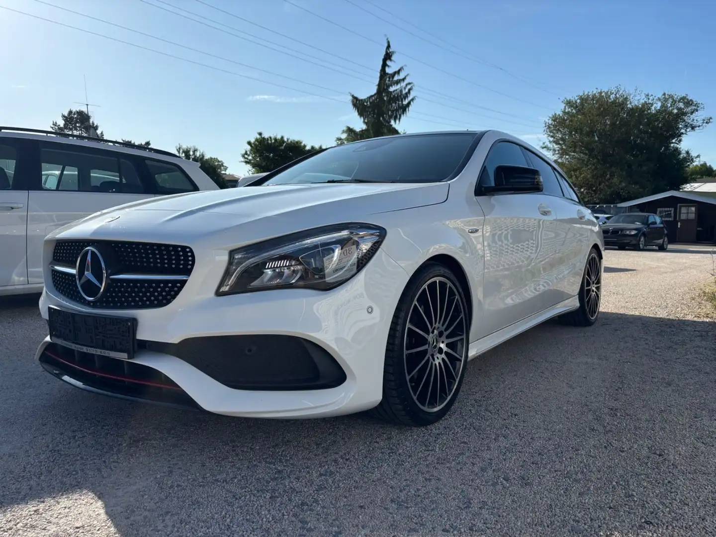 Mercedes-Benz CLA 250 Shooting Brake 4Matic Sport,AMG Line Weiß - 1