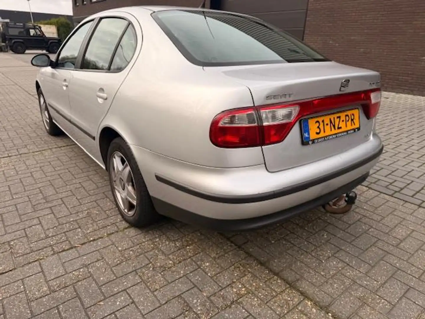 SEAT Toledo 1.8-20V Executive| HALF LEER|CLIMA|ELEKTR.STOEL| Grijs - 2