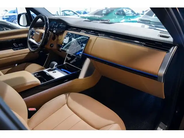 Land Rover Range Rover view 4